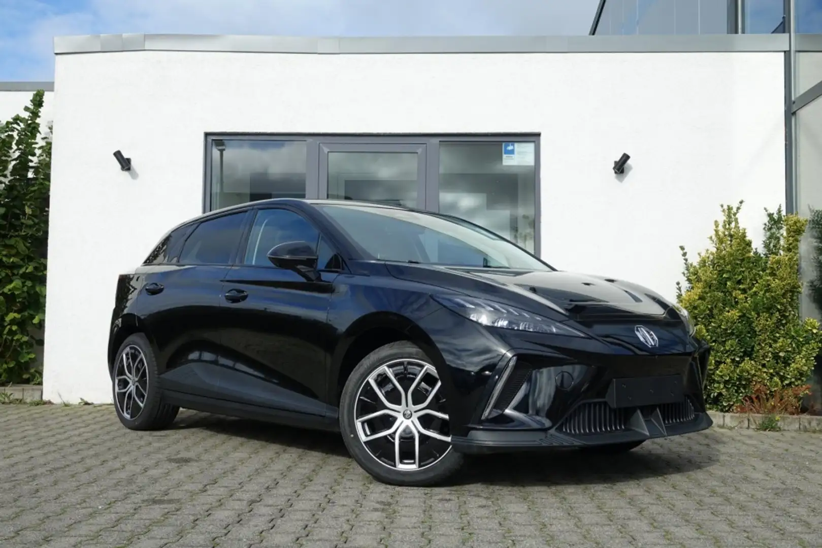 MG MG4 LUXURY 150KW 64 kWh 7J Garantie +AHK! Schwarz - 1