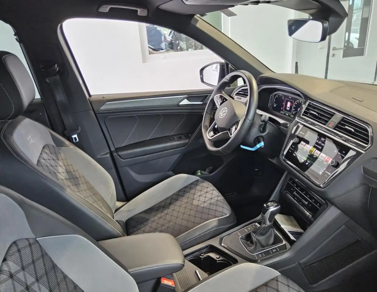 Volkswagen Tiguan 2.0 TDI DSG R-Line Black Style 6