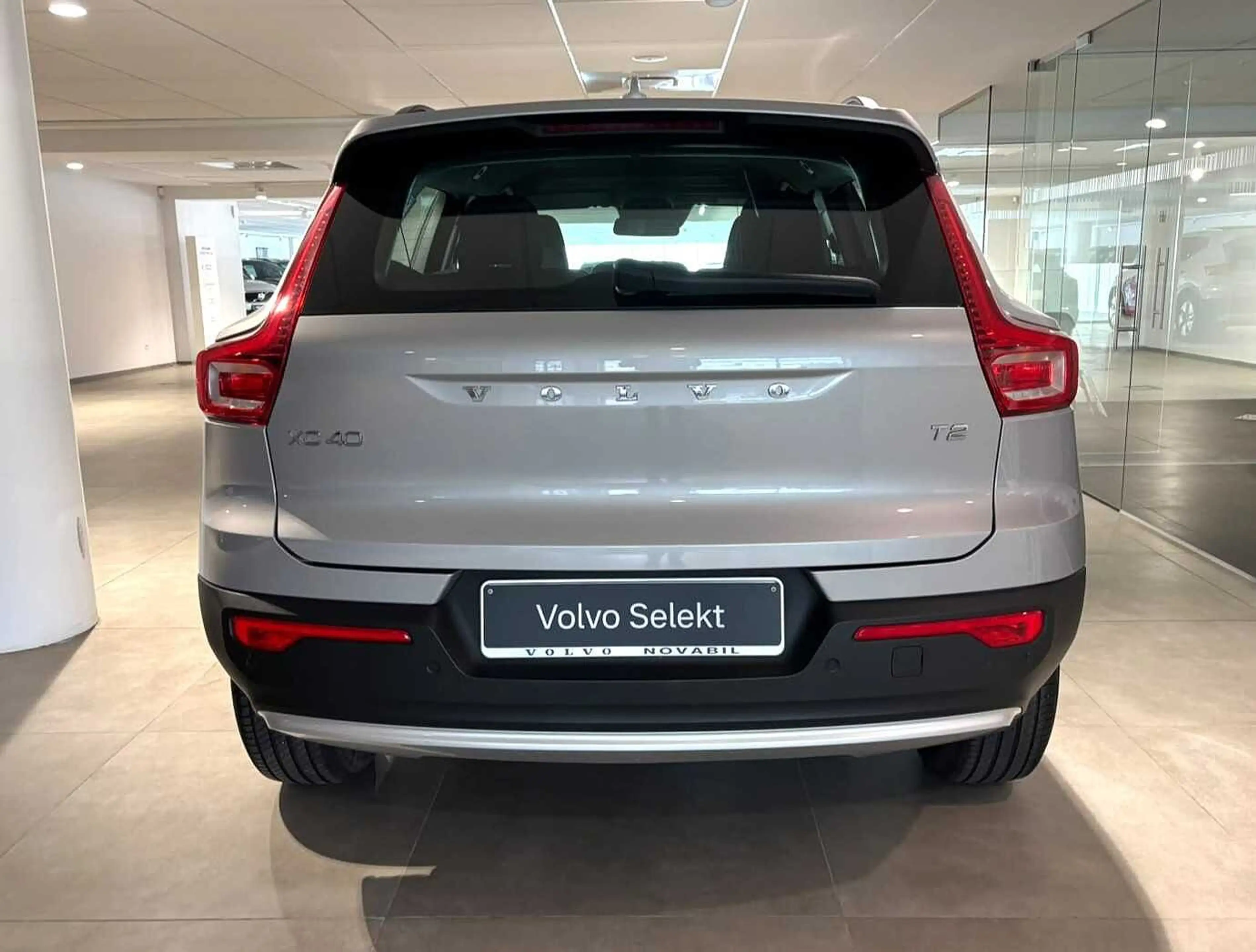 Volvo XC40 Essential, T2 automatic, Essence '3 ANS DE GARANTI — photo 5