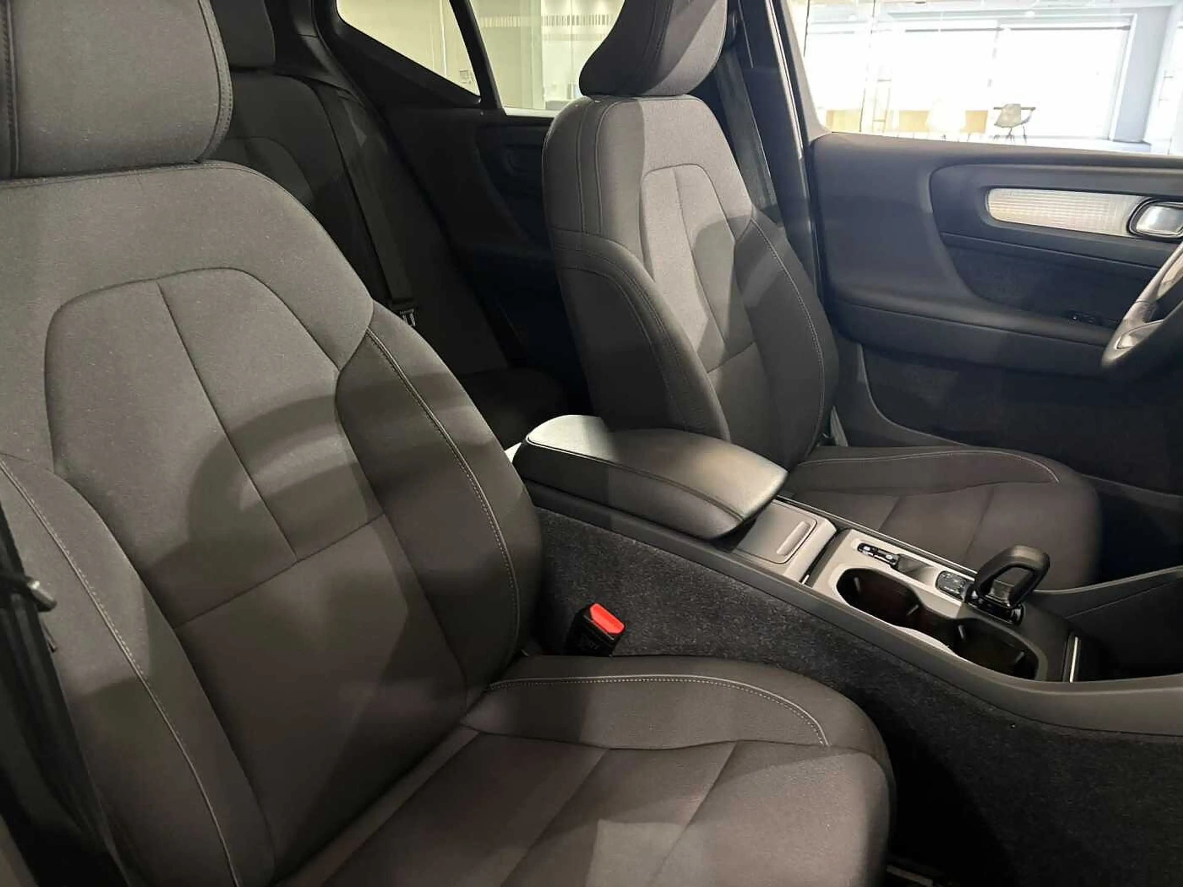 Volvo XC40 Essential, T2 automatic, Essence '3 ANS DE GARANTI — photo 8