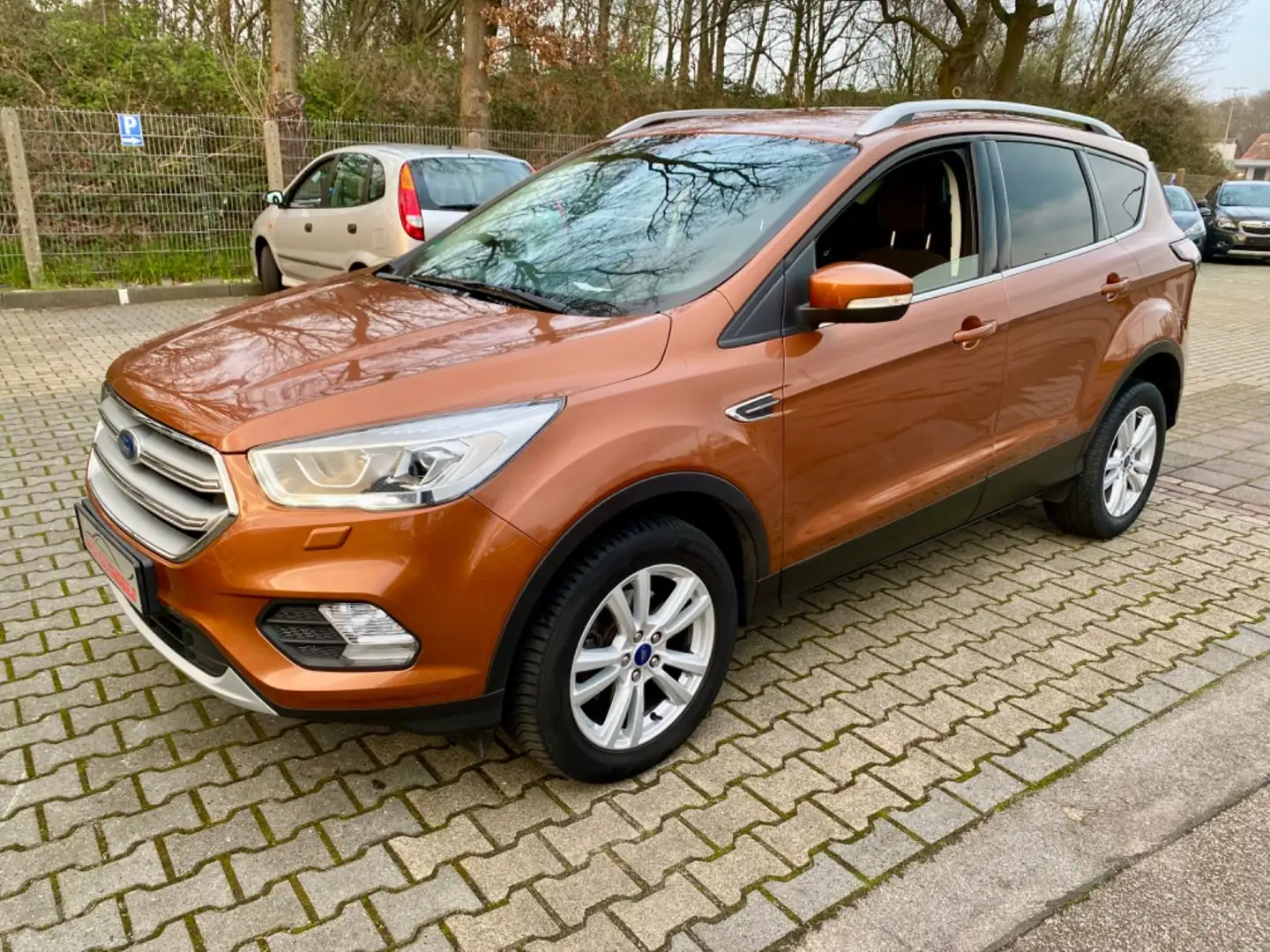 Ford Kuga Cool&Connect/1A Zustand/Top Gepflegt Brown - 2