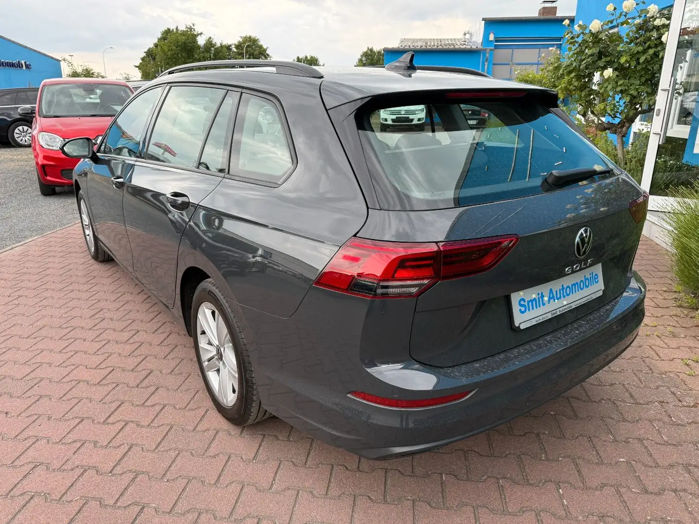 Volkswagen Golf VIII Variant Life 2,0 TDI Automatik Grau - 2