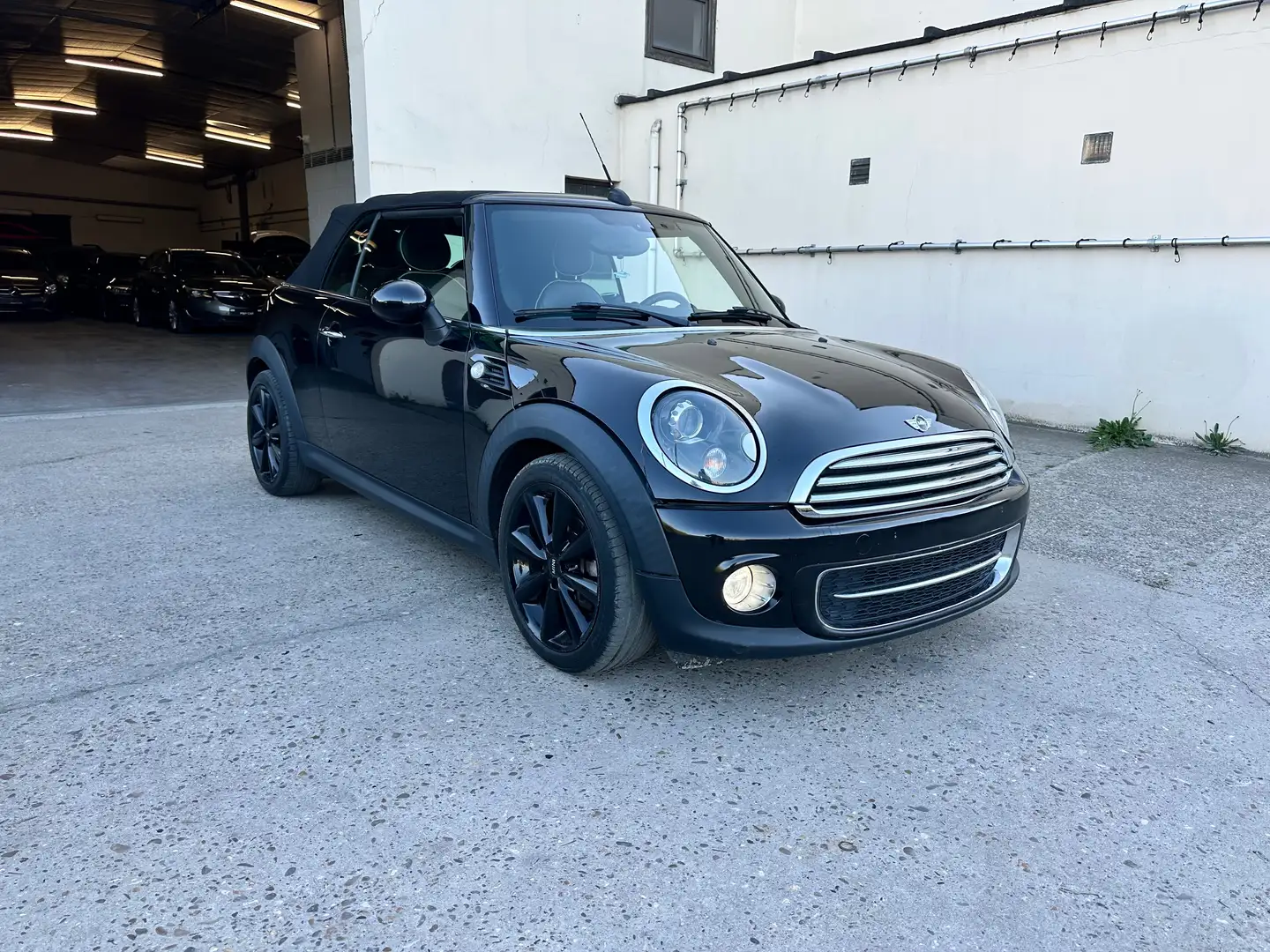 MINI Cooper D Cabrio Mini Cabriolet 1.6 D Cooper DPF Schwarz - 1