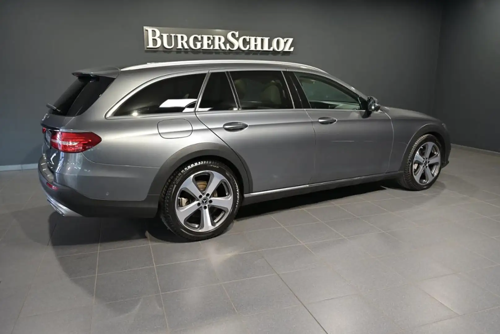 Mercedes-Benz E 400 d 4M T All-Terrain AVANTGARDE/360'/DISTRO Gris - 2