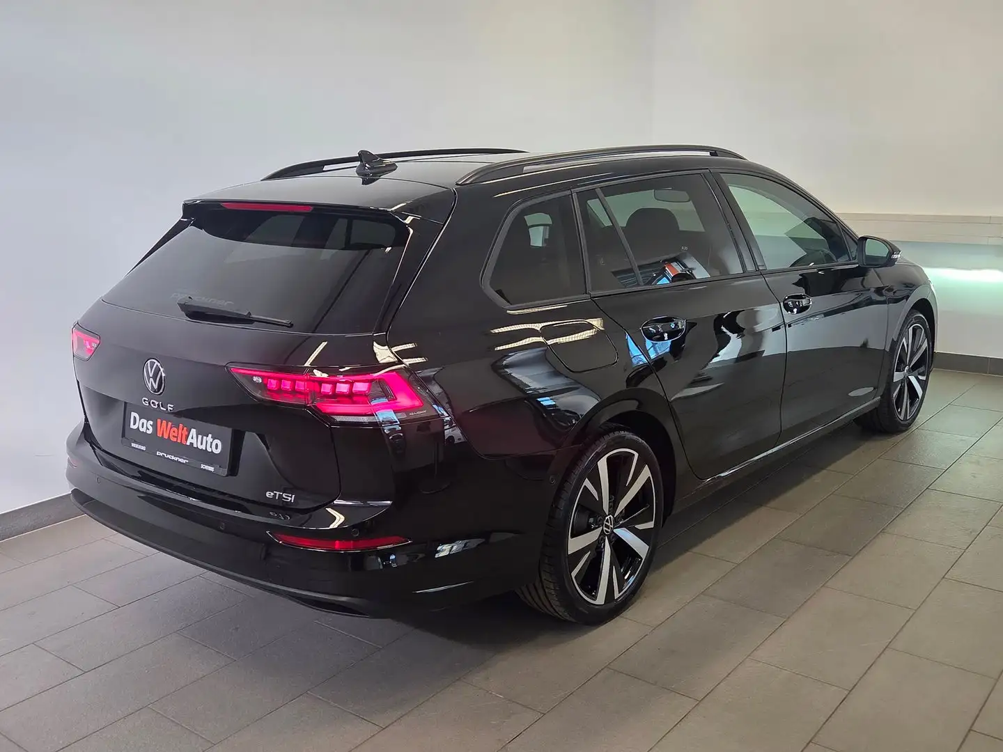 Volkswagen Golf Variant Business mHeV TSI DSG Schwarz - 2