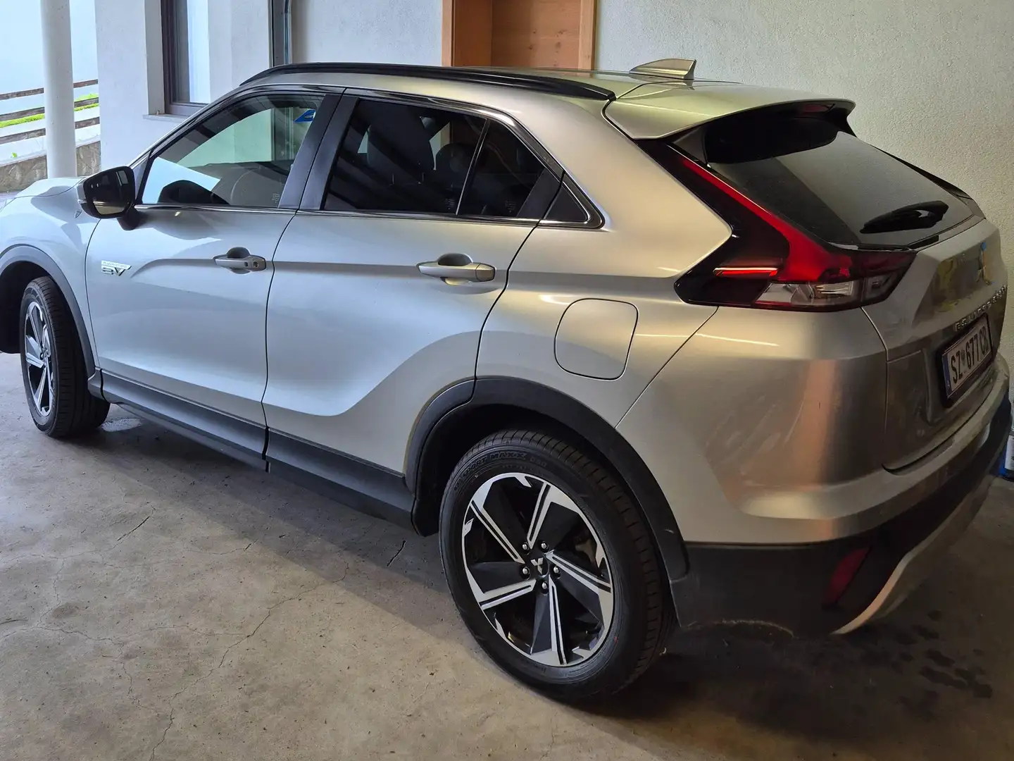 Mitsubishi Eclipse Cross Eclipse Cross 2,4 PHEV 4WD Intense CVT Aut. Intense Grau - 2