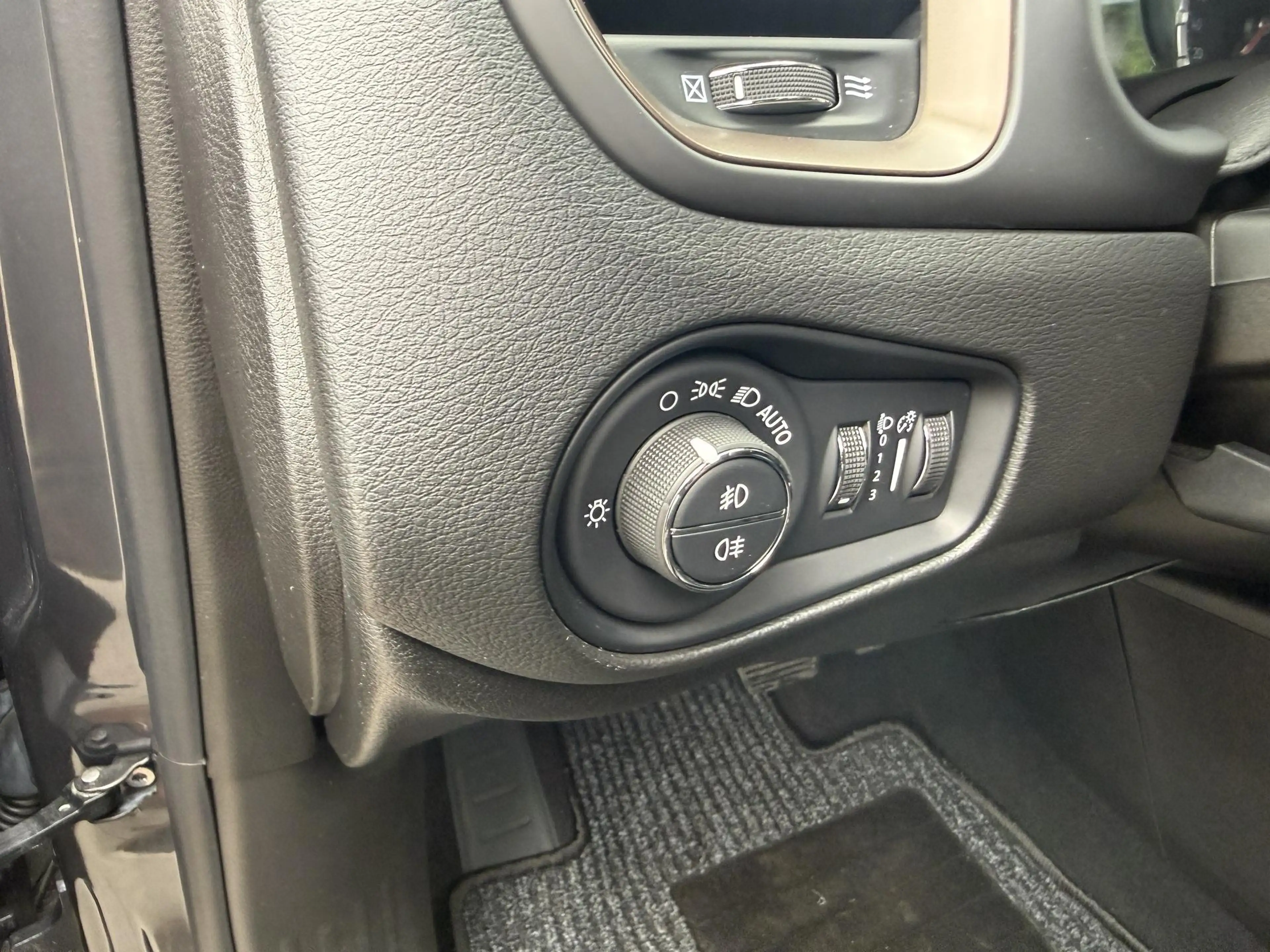 Jeep Renegade 1.5 Mild Hybrid "Longitude" Autom.-Navi-PDC-Rca... — photo 14