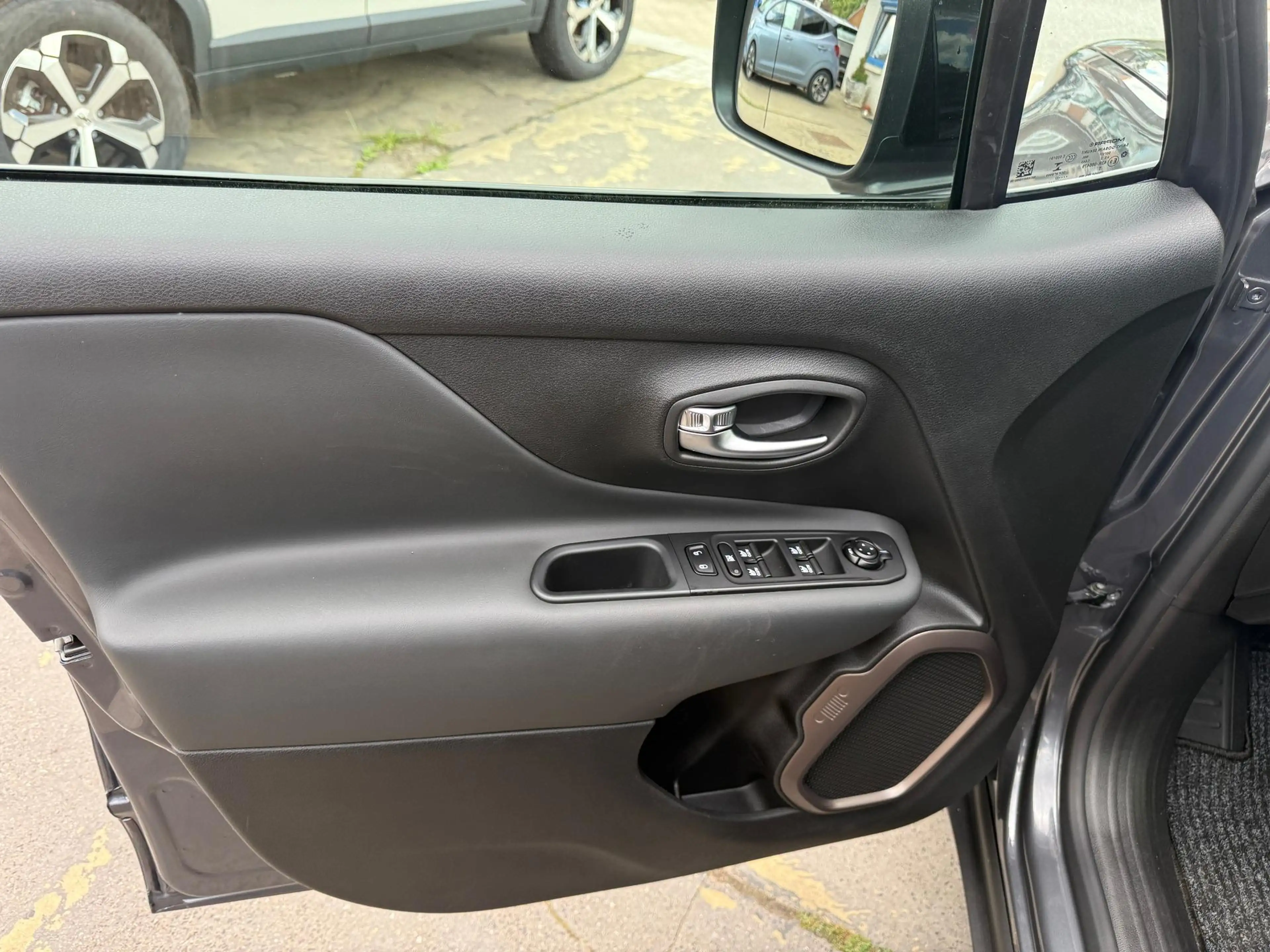 Jeep Renegade 1.5 Mild Hybrid "Longitude" Autom.-Navi-PDC-Rca... — photo 8