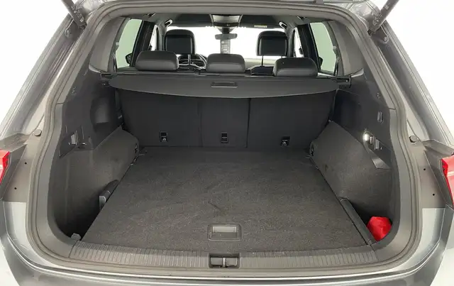 Volkswagen Tiguan Allspace view 7