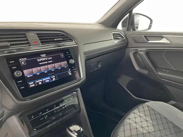Volkswagen Tiguan Allspace view 9