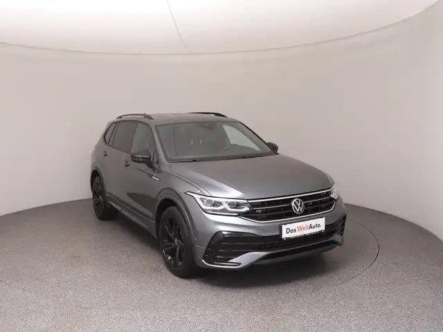 Volkswagen Tiguan Allspace view 2