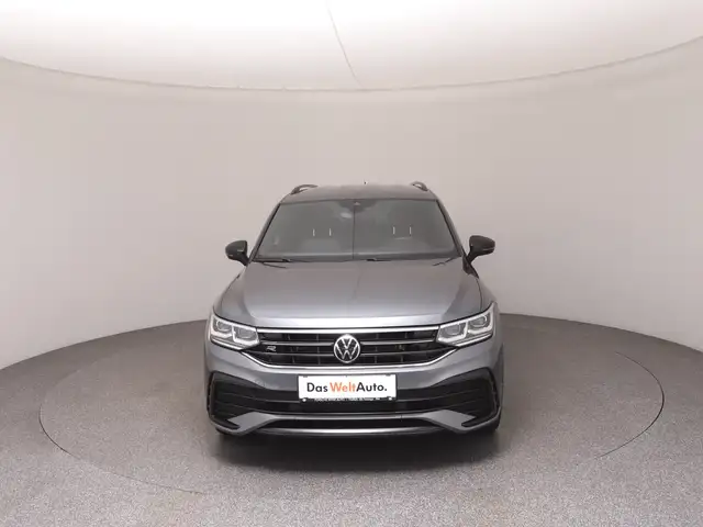 Volkswagen Tiguan Allspace view 3