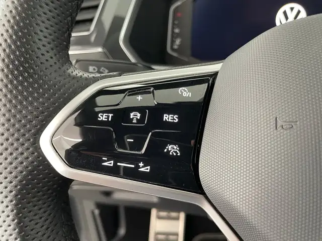 Volkswagen Tiguan Allspace view 13