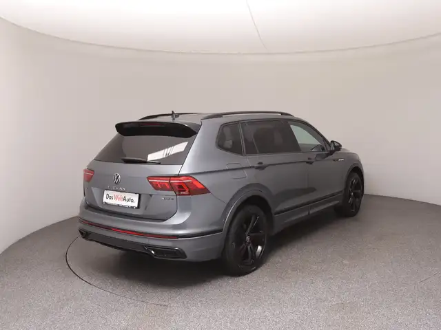 Volkswagen Tiguan Allspace view 4
