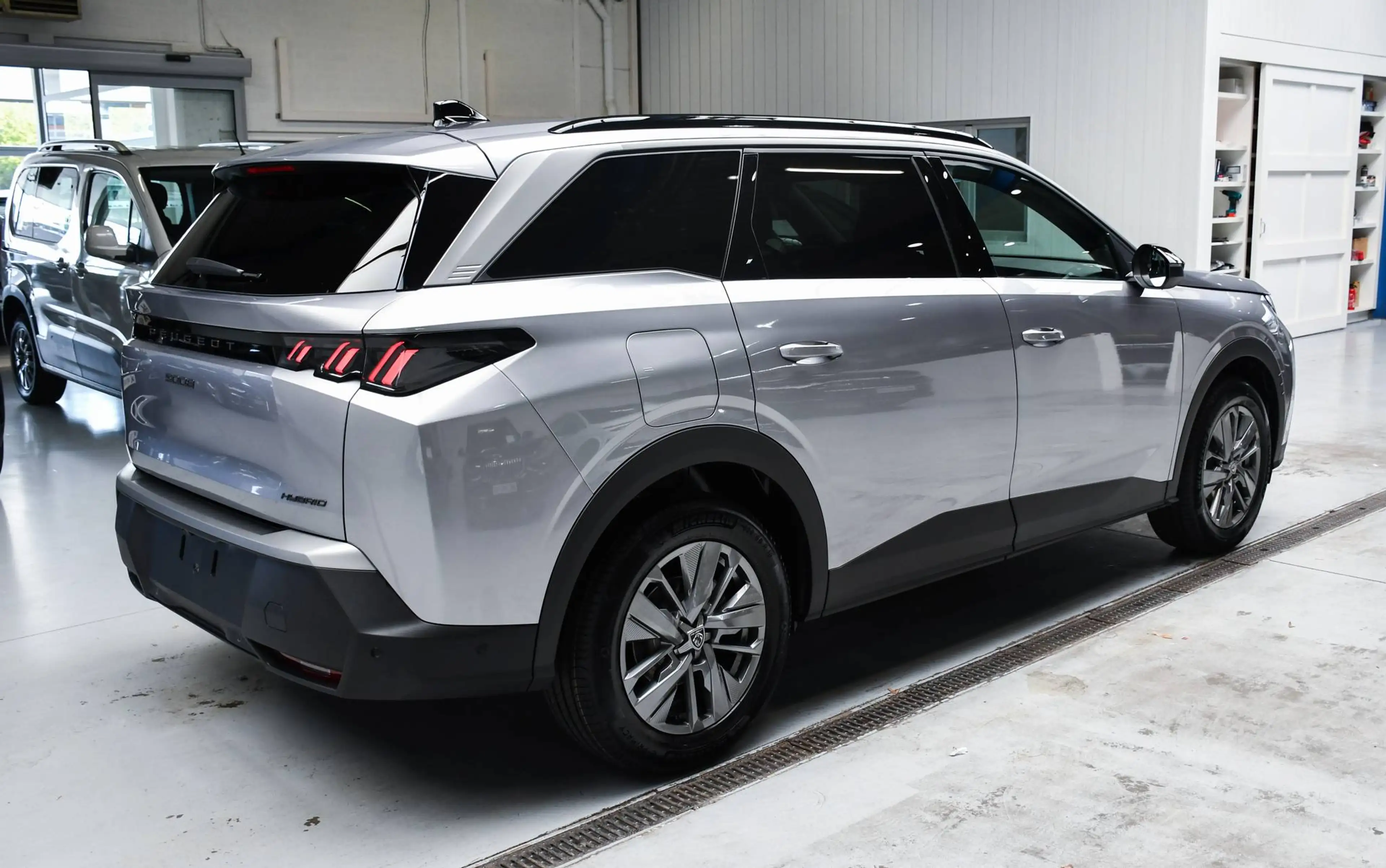 Peugeot 5008 5008 Hybrid Allure 7pl MHEV NIEUW - NAVIGATIE / CAMERA / ACC / SMARTLINK / BLIS / PDC — photo 3