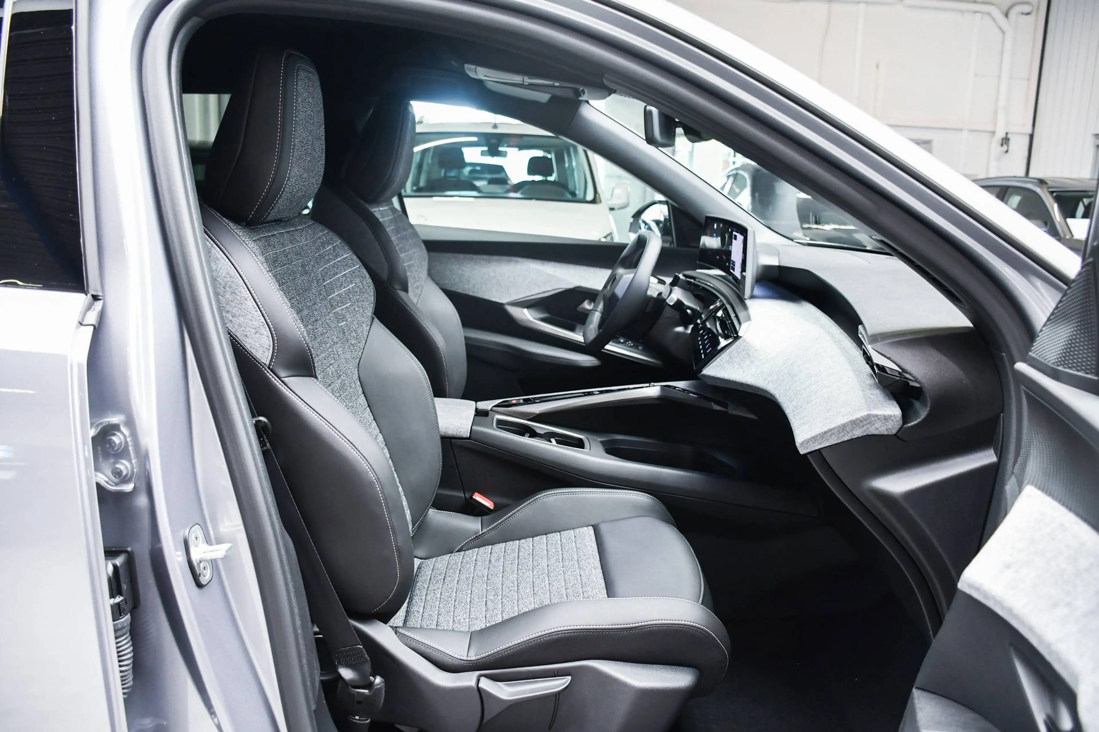 Peugeot 5008 5008 Hybrid Allure 7pl MHEV NIEUW - NAVIGATIE / CAMERA / ACC / SMARTLINK / BLIS / PDC — photo 6
