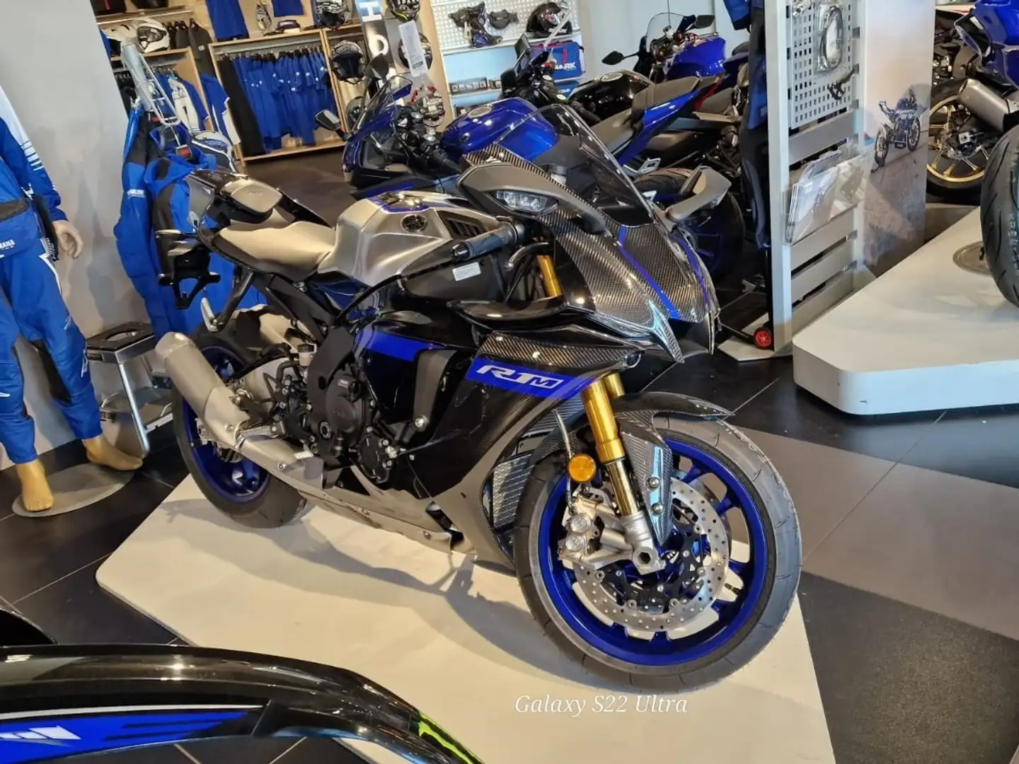 Yamaha YZF-R1 Negro - 2