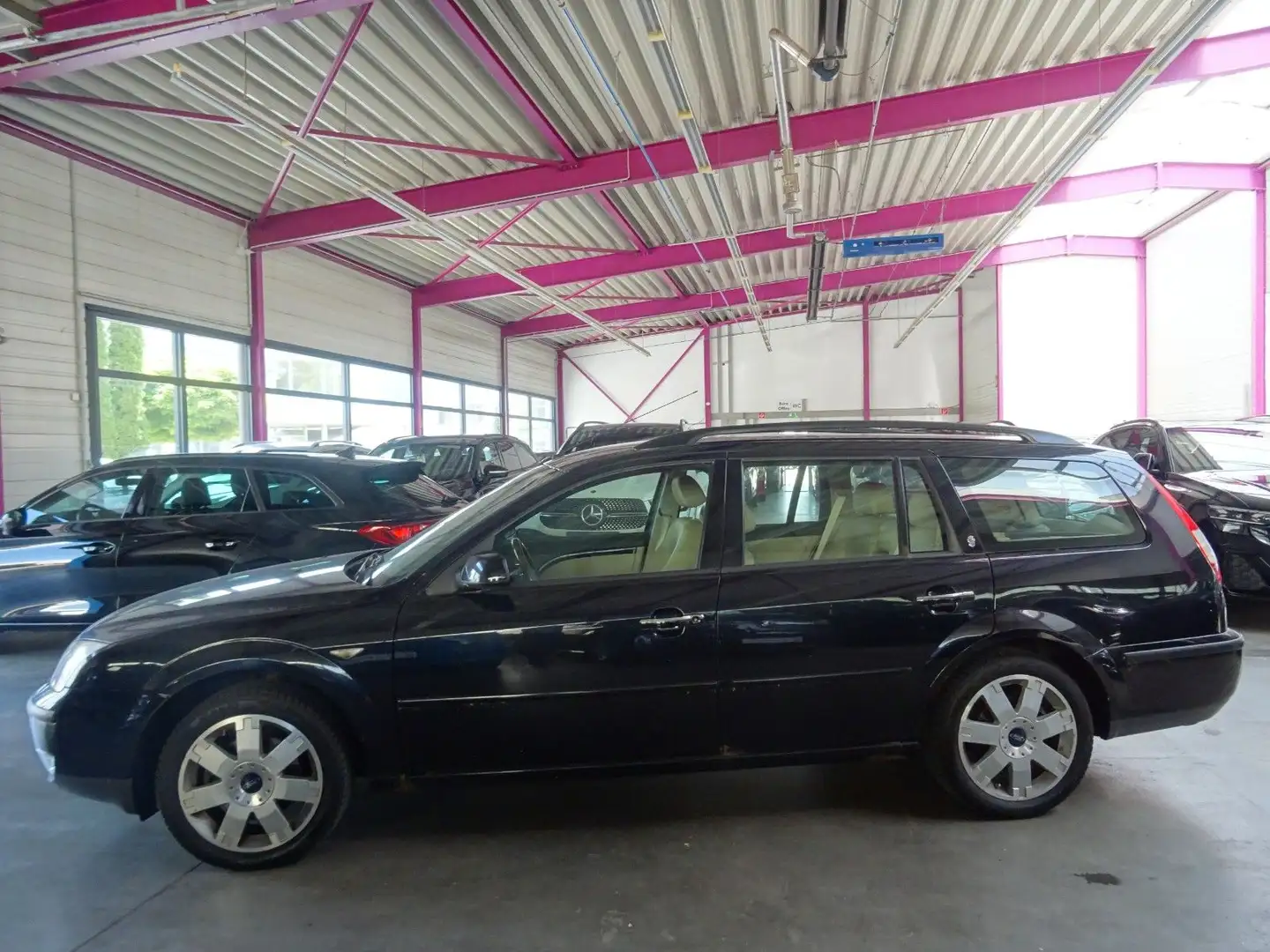 Ford Mondeo Turnier Ghia X Noir - 2