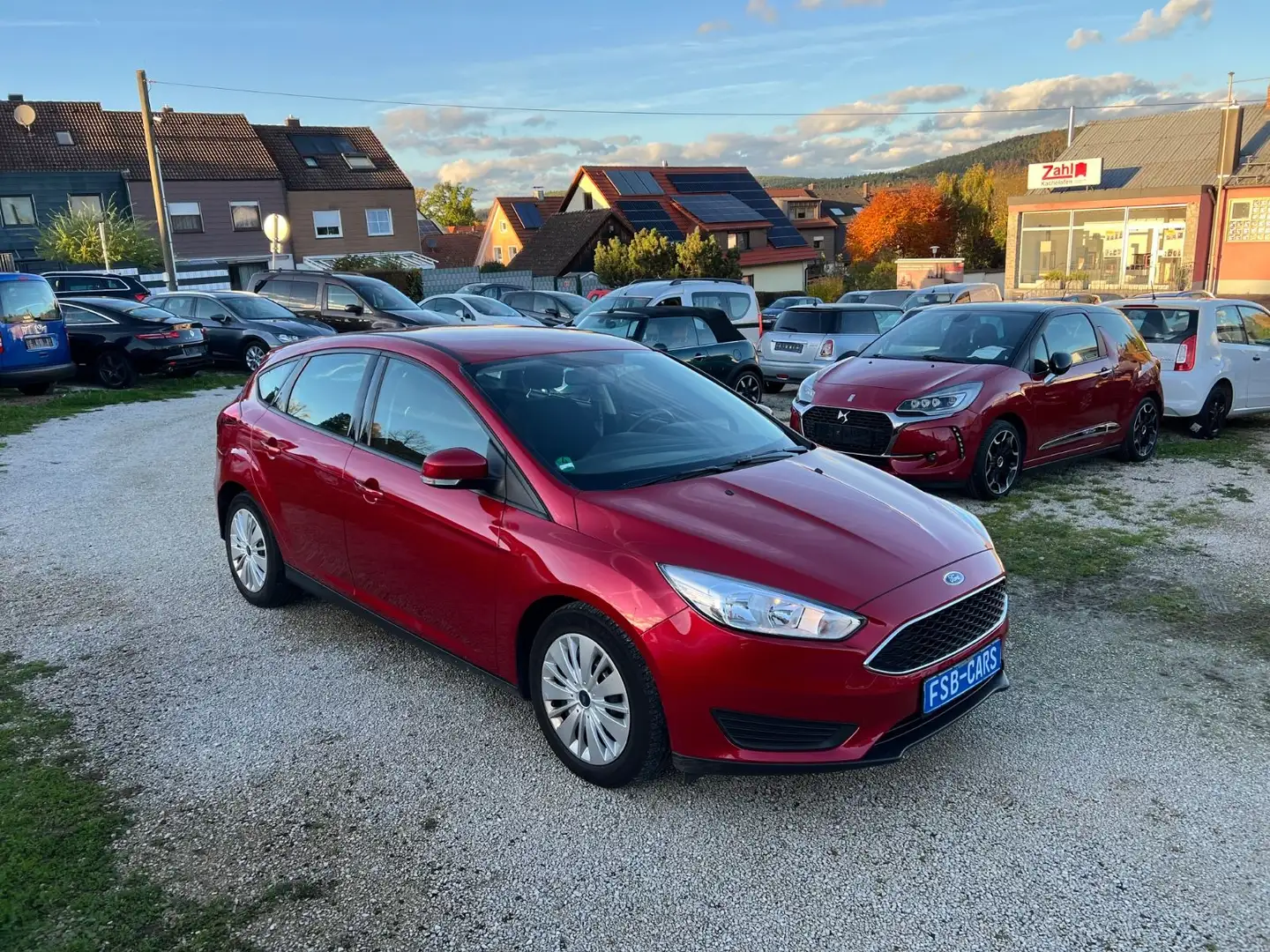 Ford Focus Lim. Trend 1- Hand nur 24.000Tkm Rouge - 1