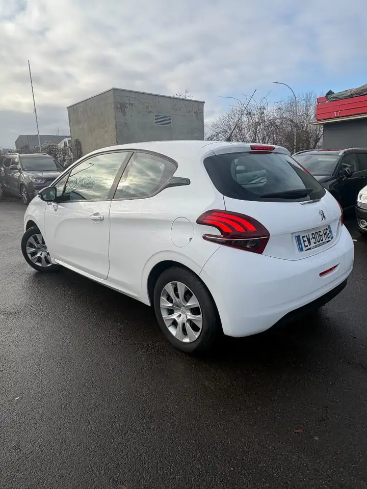 Peugeot 208 208 — photo 4