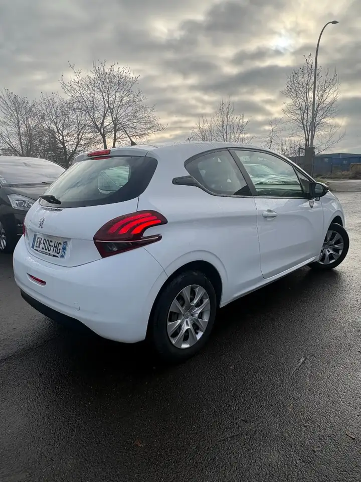 Peugeot 208 208 — photo 2