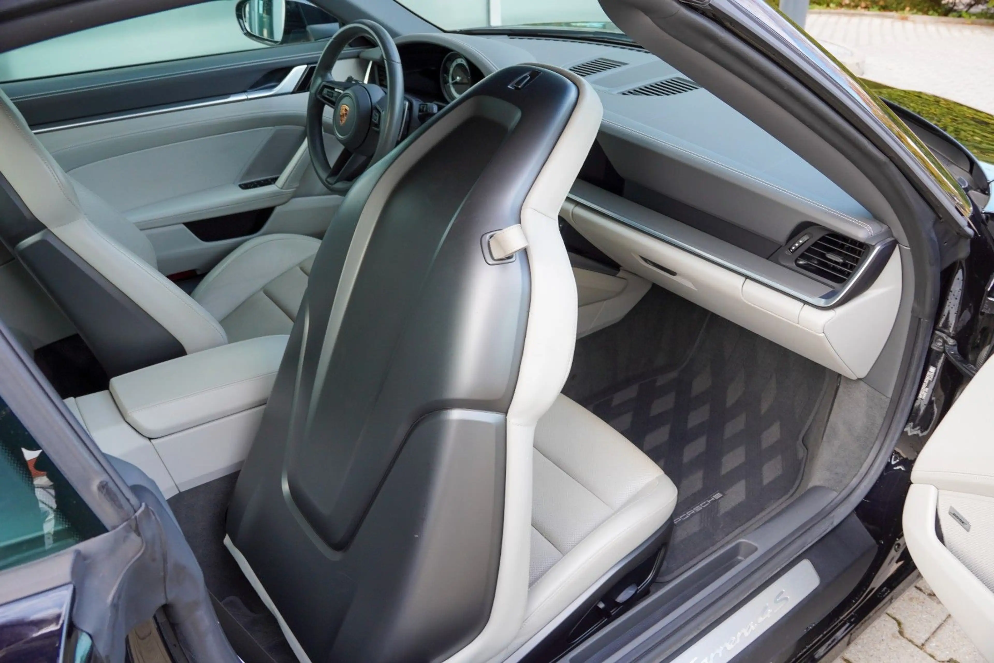 Porsche 992 911 Carrera 4S Cabrio / PASM / PTV PLUS / BOSE — photo 20