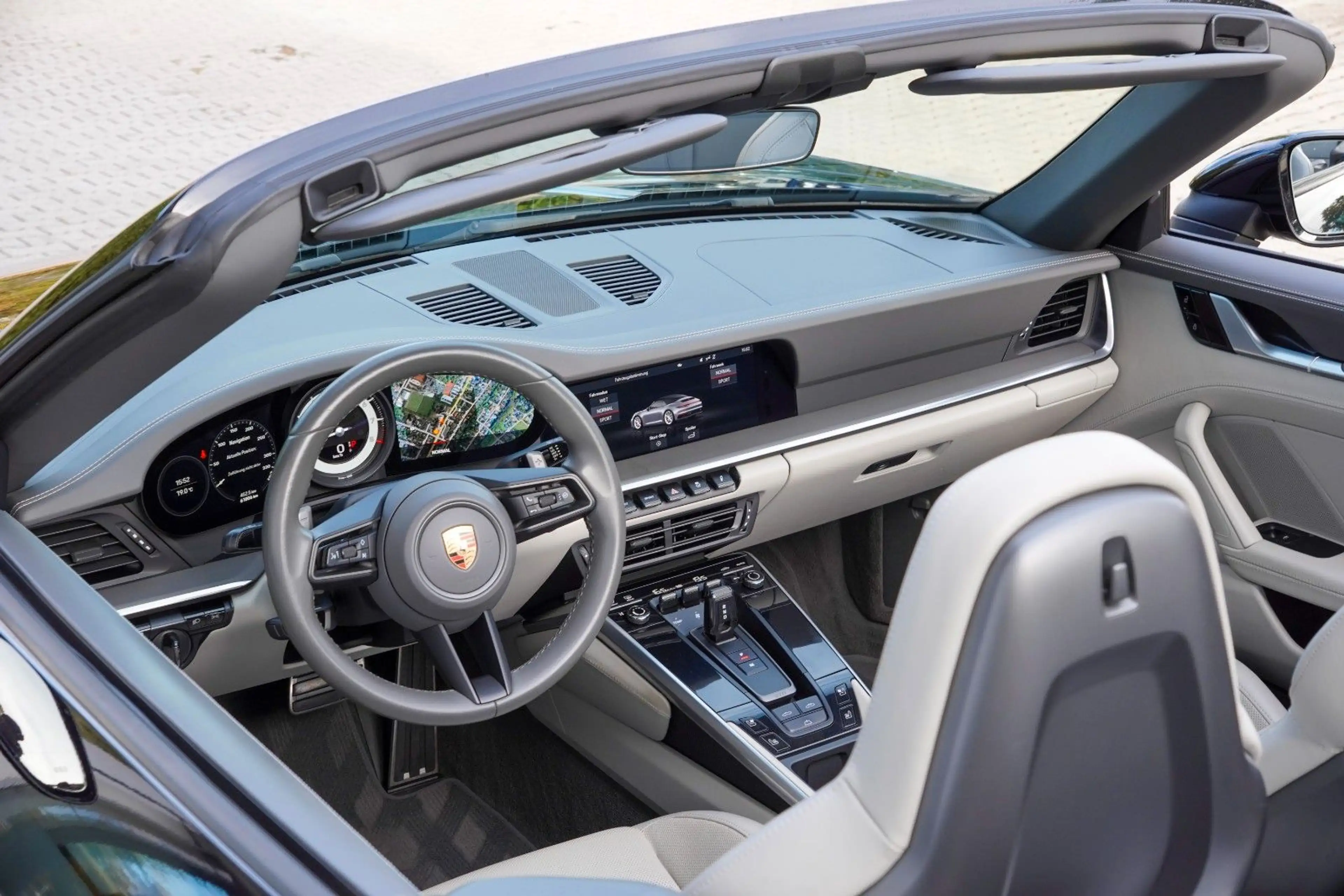 Porsche 992 911 Carrera 4S Cabrio / PASM / PTV PLUS / BOSE — photo 26