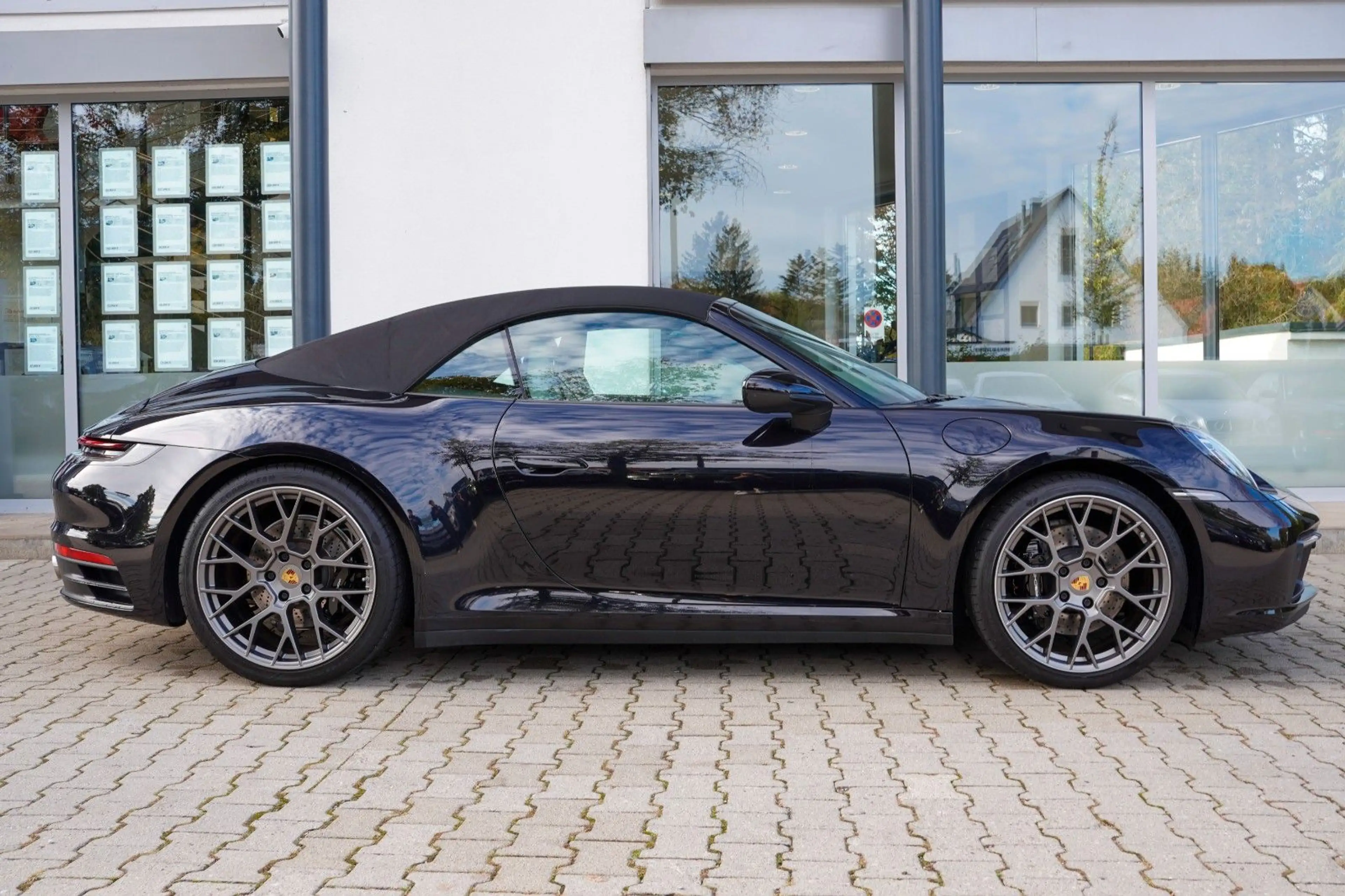 Porsche 992 911 Carrera 4S Cabrio / PASM / PTV PLUS / BOSE — photo 4