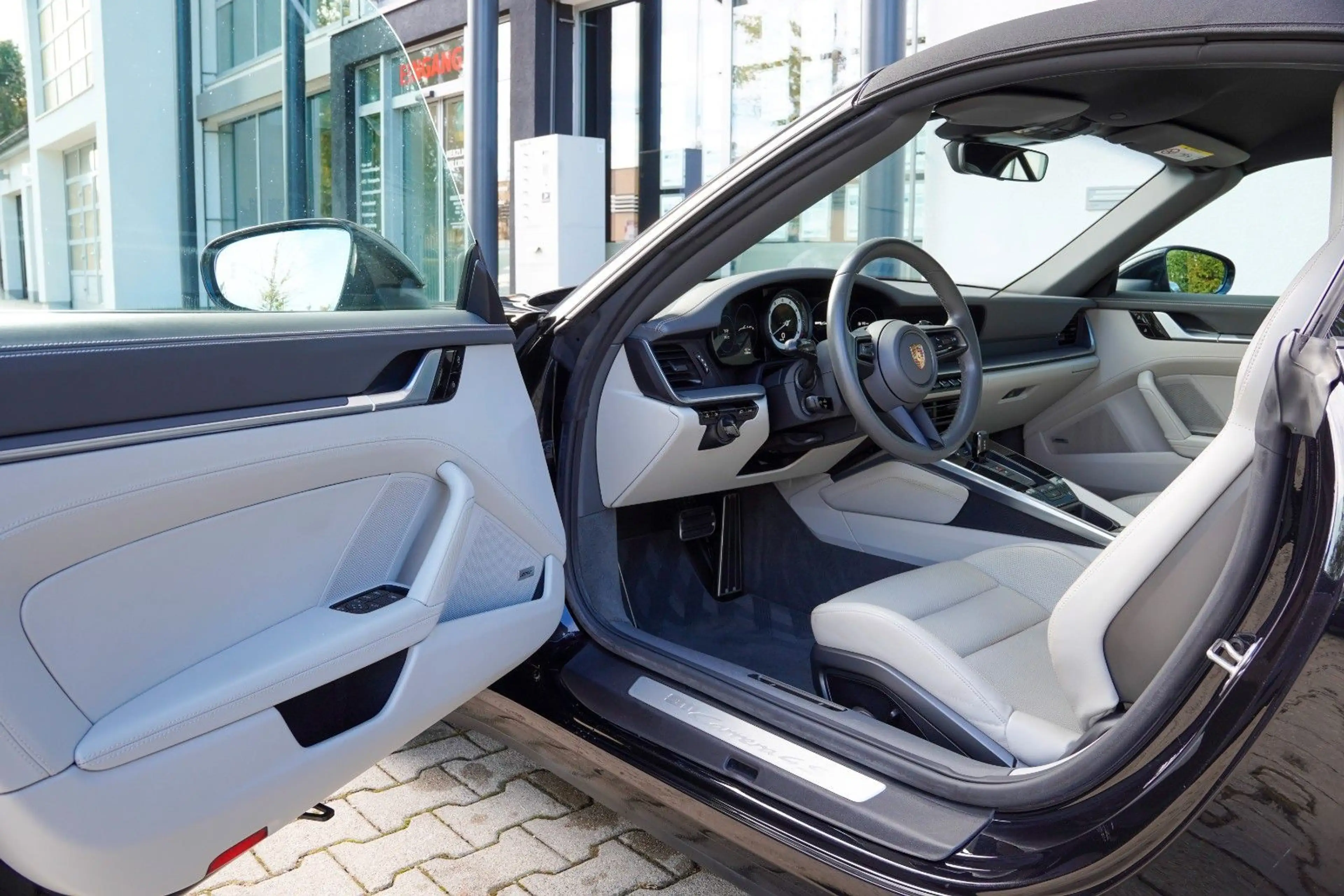 Porsche 992 911 Carrera 4S Cabrio / PASM / PTV PLUS / BOSE — photo 9
