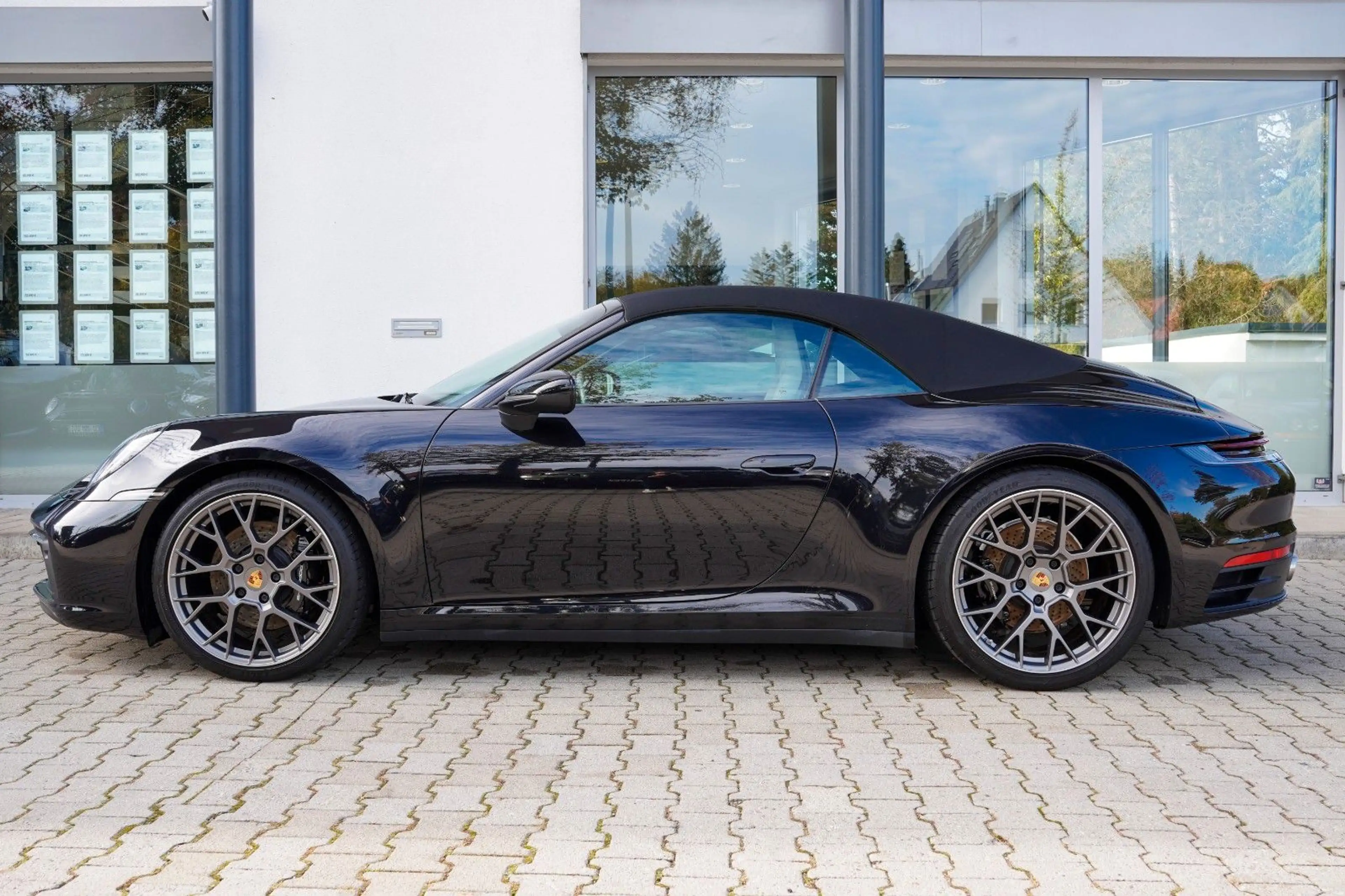 Porsche 992 911 Carrera 4S Cabrio / PASM / PTV PLUS / BOSE — photo 8