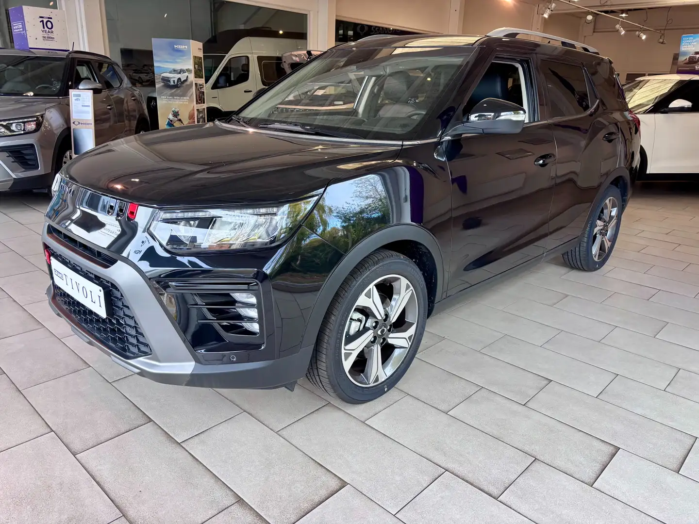 KGM Tivoli Grand 1.5-GDi Automaat - Sapphire - Schuifdak Schwarz - 1