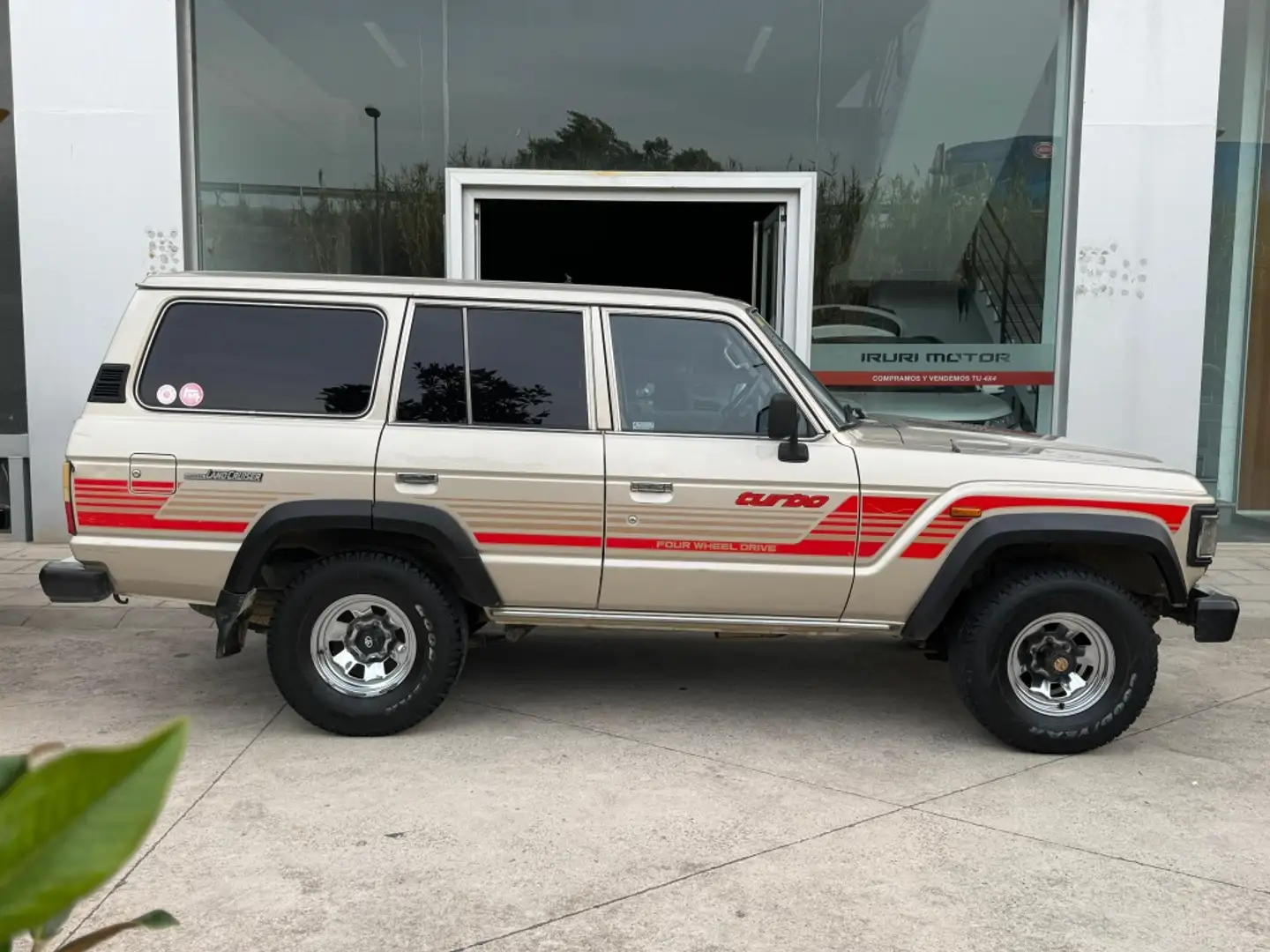 Toyota Land Cruiser FJ60 4.0 HDJ60 Beige - 1