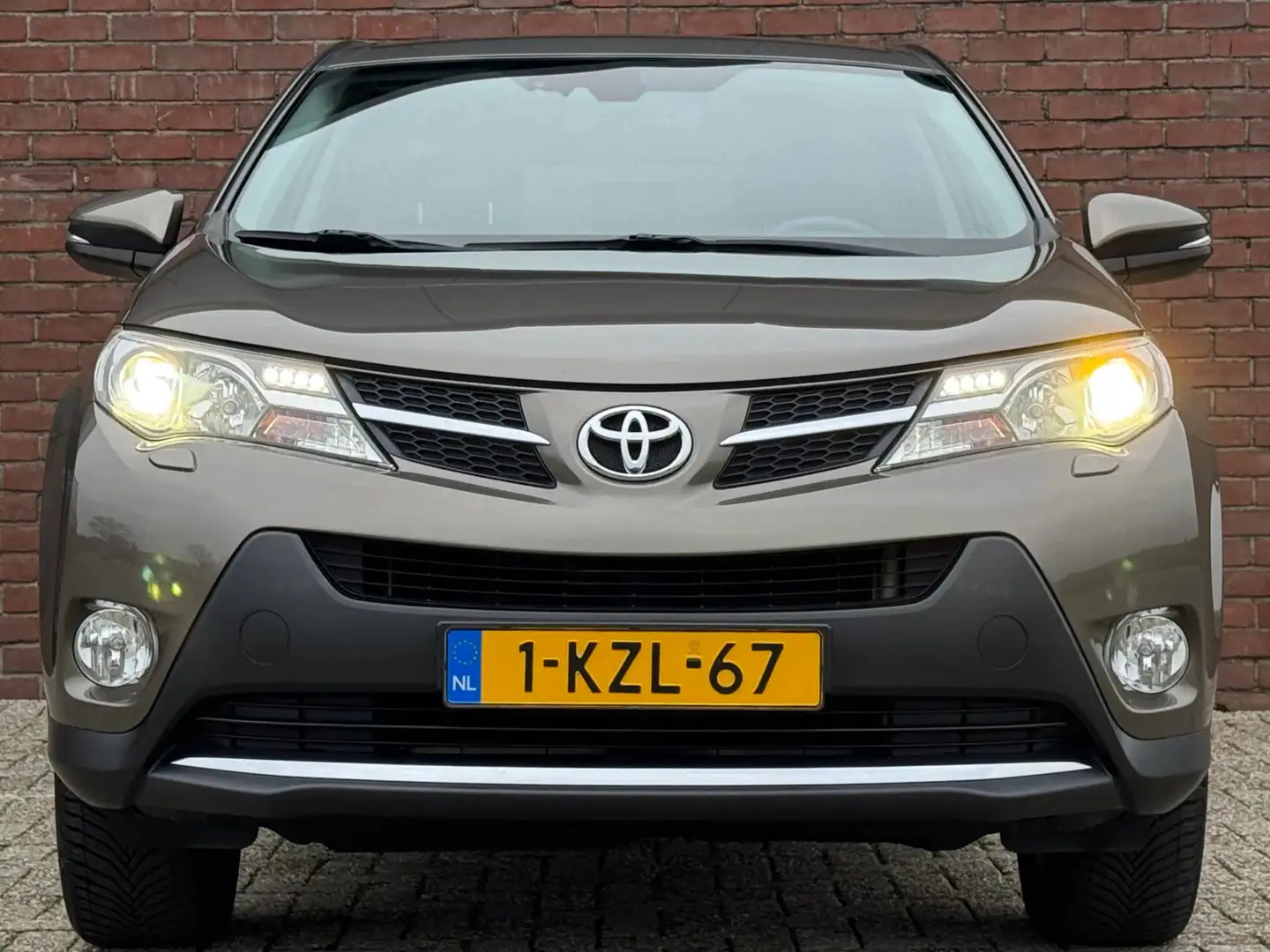 Toyota RAV 4 2.0 EXECUTIVE BUSINESS 4WD | NL-AUTO! Braun - 2