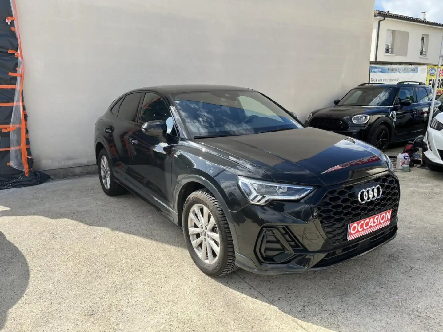 Audi Q3 1.5 35 TFSI - 150 S Line Zwart - 2