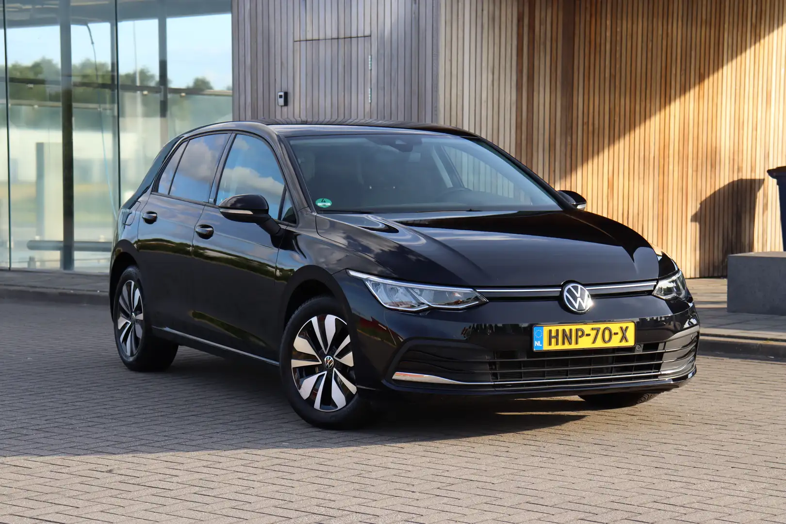 Volkswagen Golf 1.5 TSI ACT MOVE 150PK ACC Virtual Dealeronderh. Zwart - 2