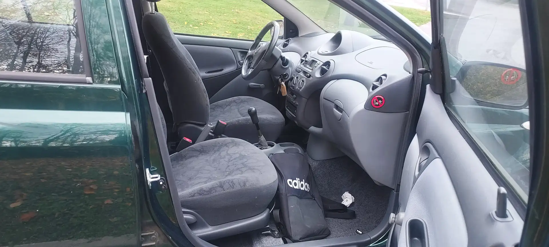 Toyota Yaris Yaris 1.3i Linea Sol A - 2