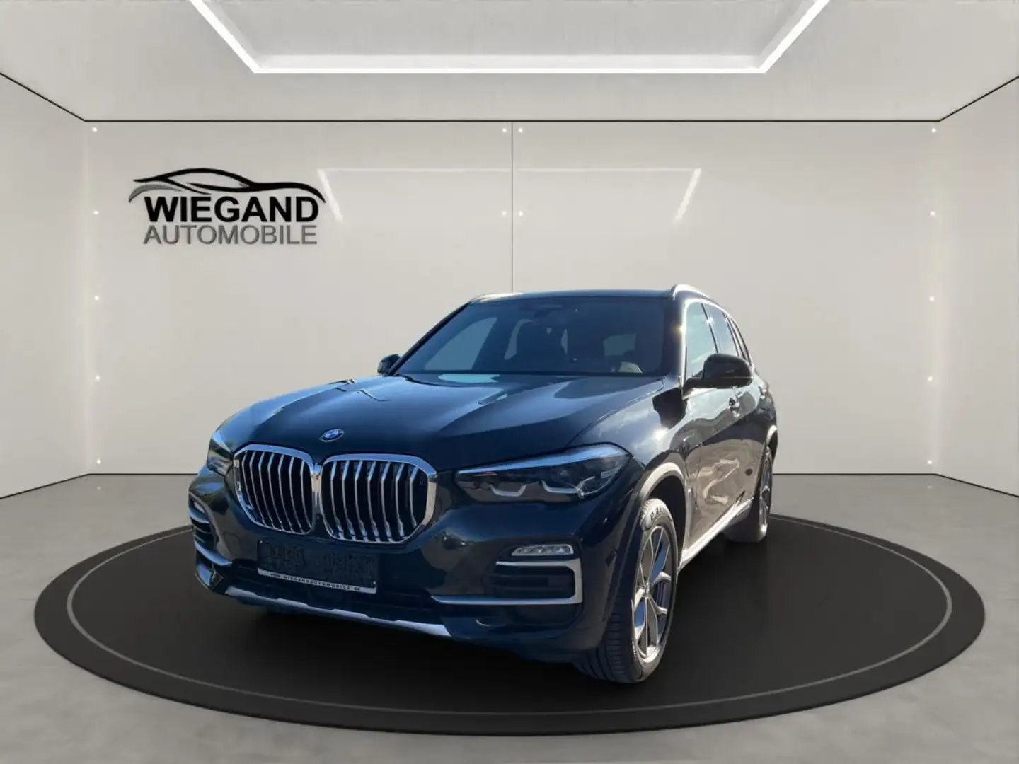 BMW X5 xDrive45e xLine+FOND ENT+PANO+DRIVING ASSIST Schwarz - 1
