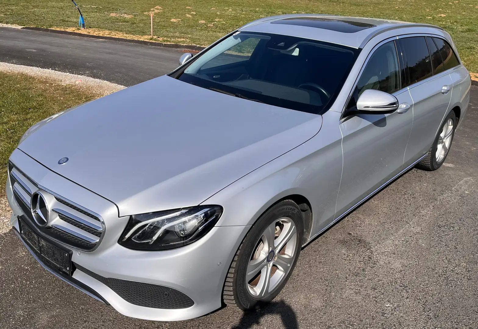 Mercedes-Benz E 220 d T Avantgarde Aut. Silber - 1