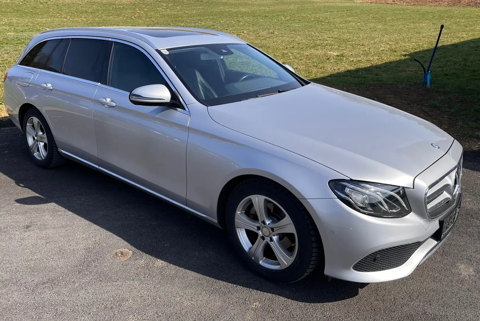 Mercedes-Benz E 220 d T Avantgarde Aut. Silber - 2
