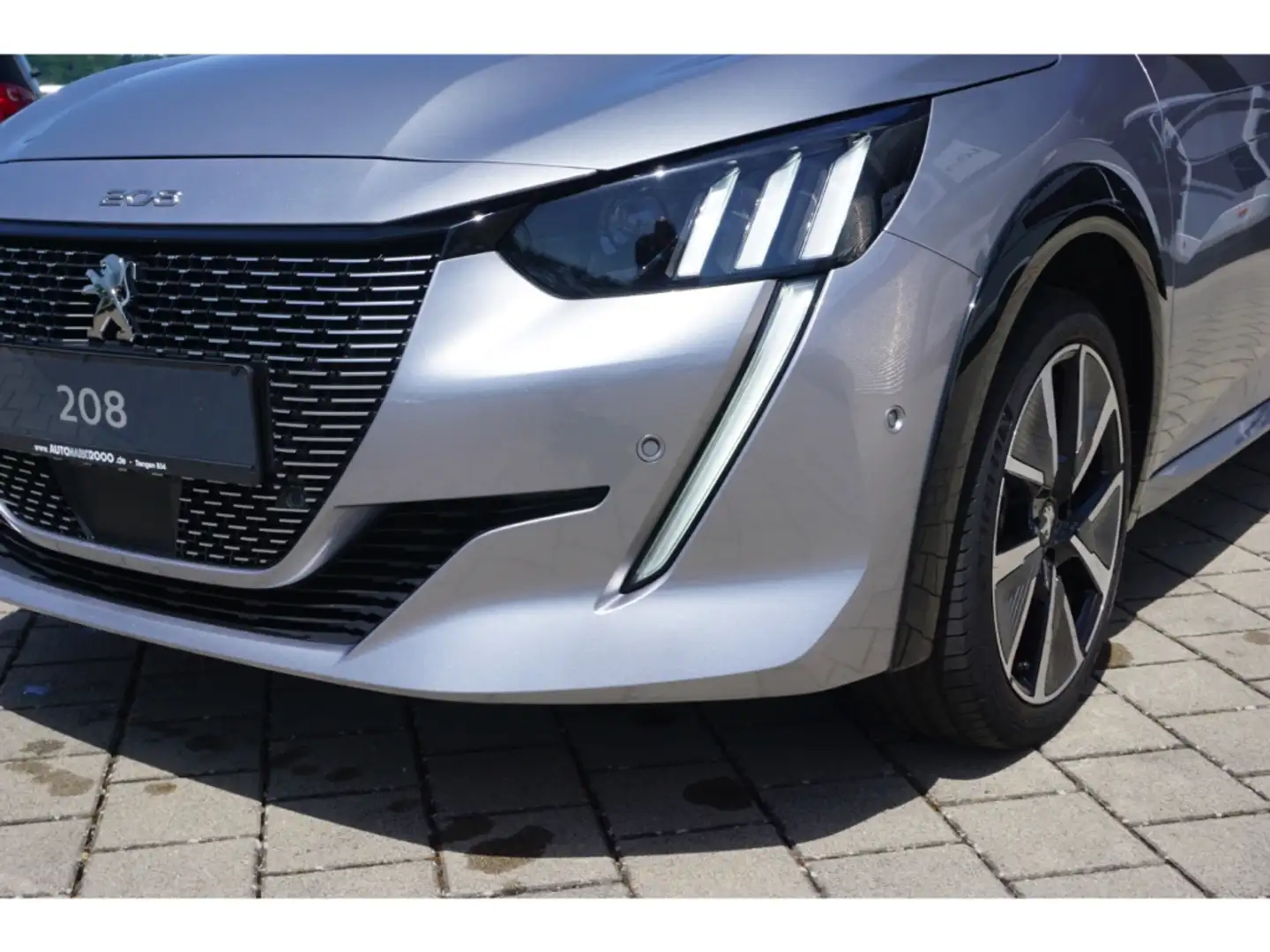 Peugeot 208 GT Pack Elektromotor 136 Navi ACC LED LM Kamera SH Grau - 2