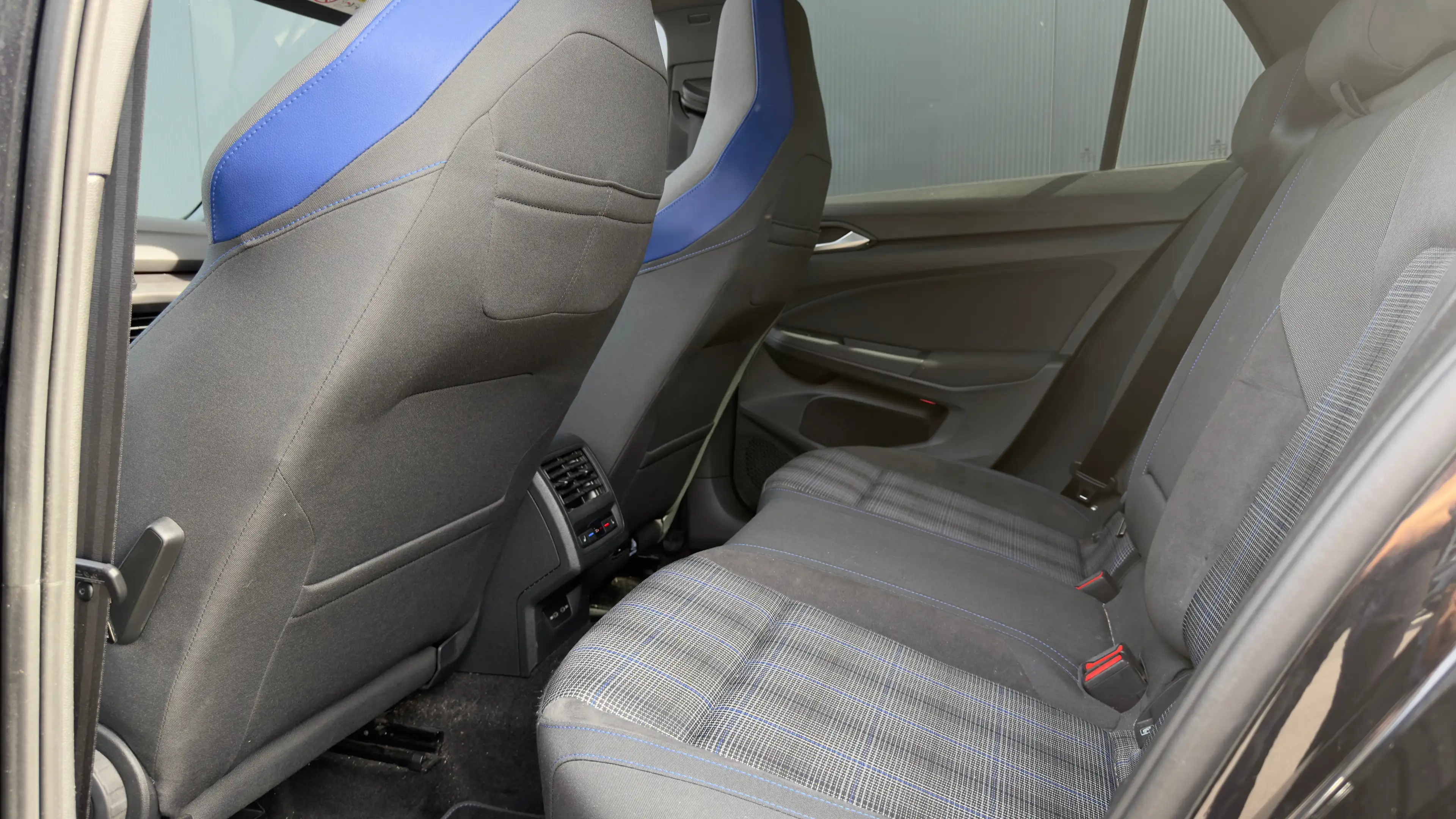 Volkswagen Golf GTE 245pk 1.4 eHybrid | Achteruitrijcamera | Apple Car — photo 14