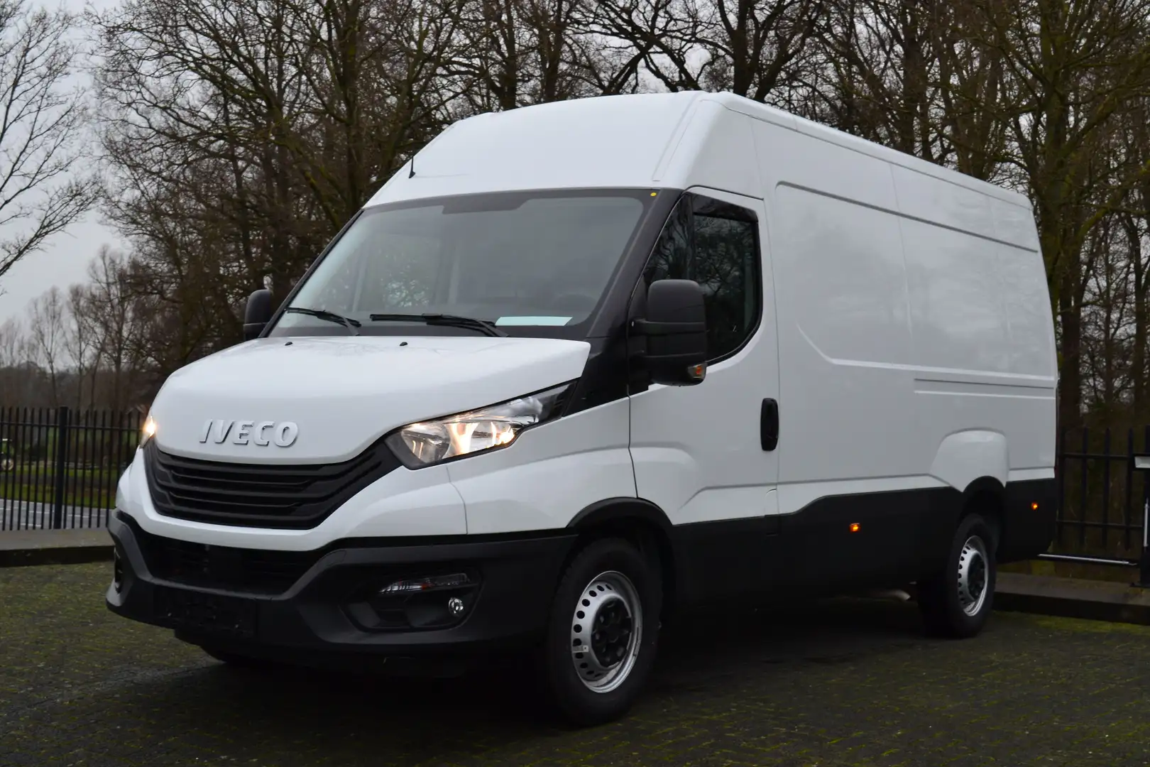 Iveco Daily 2.3 35S14 L3H2-3P-Geslote Bianco - 1
