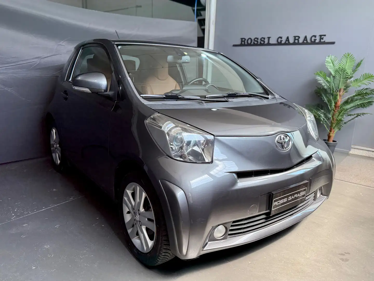 Toyota iQ IQ 1.3 EXECUTIVE CVT Gris - 1