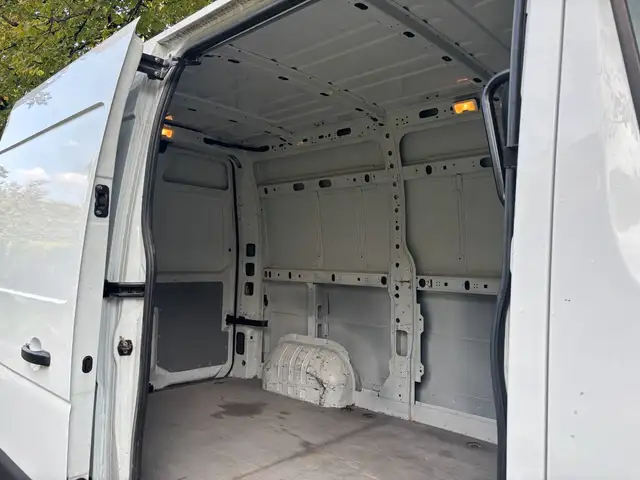 Renault Master view 11