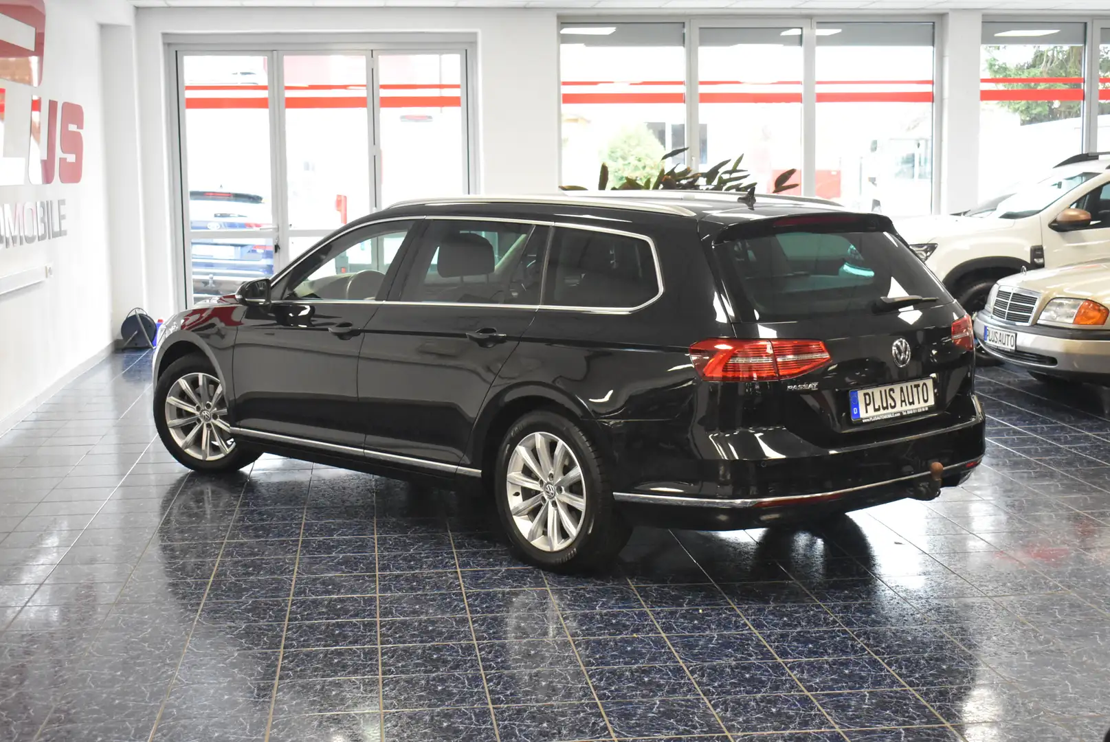 Volkswagen Passat Highline Navi LED Alcantar PDC AHK 1-Hand Schwarz - 2