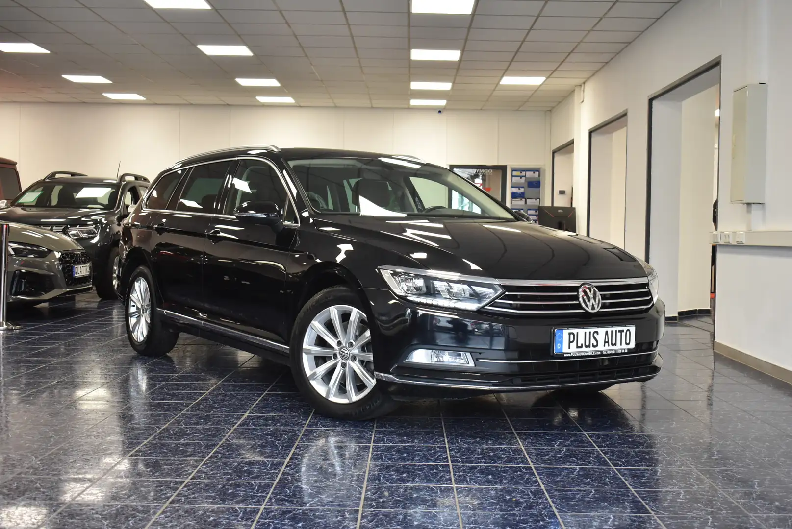 Volkswagen Passat Highline Navi LED Alcantar PDC AHK 1-Hand Schwarz - 1