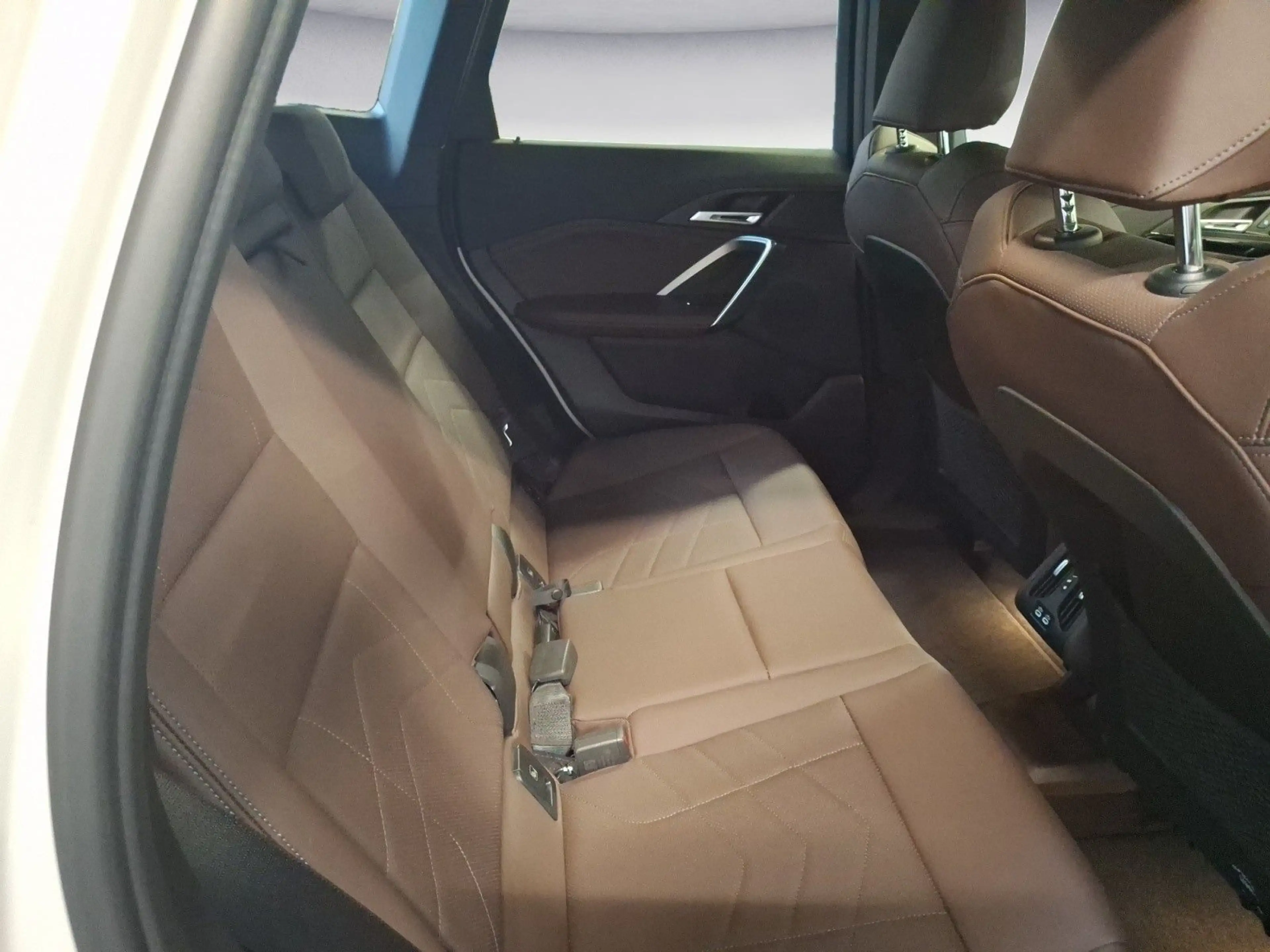 BMW iX1 xDrive30 M Sportpaket Head-Up Komfortzugang — photo 15