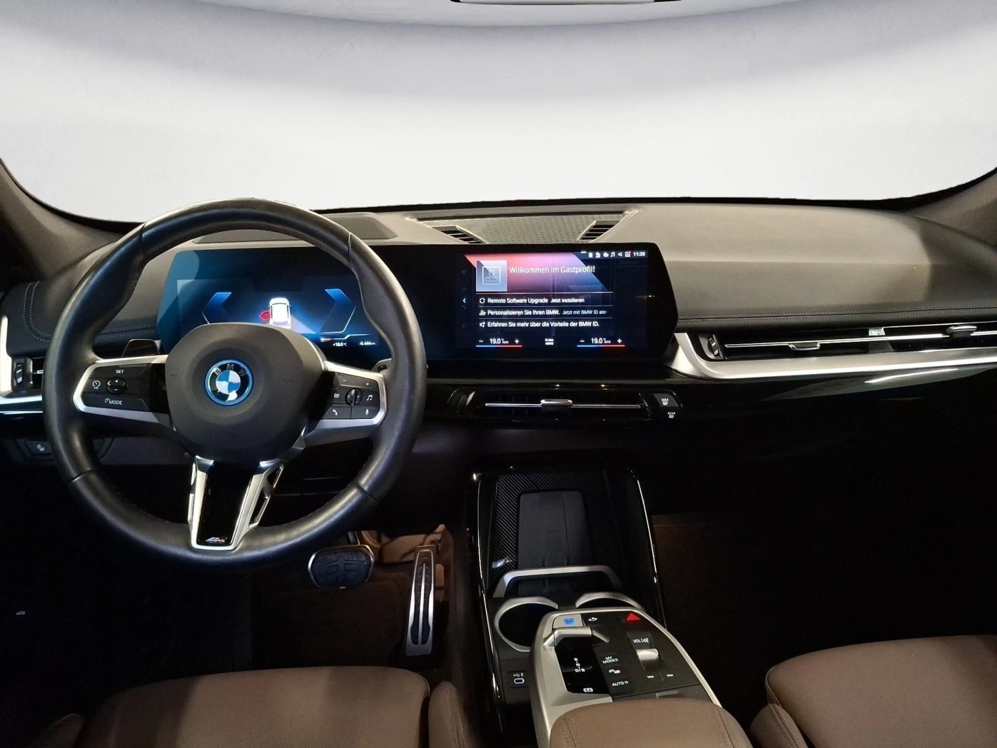 BMW iX1 xDrive30 M Sportpaket Head-Up Komfortzugang — photo 13