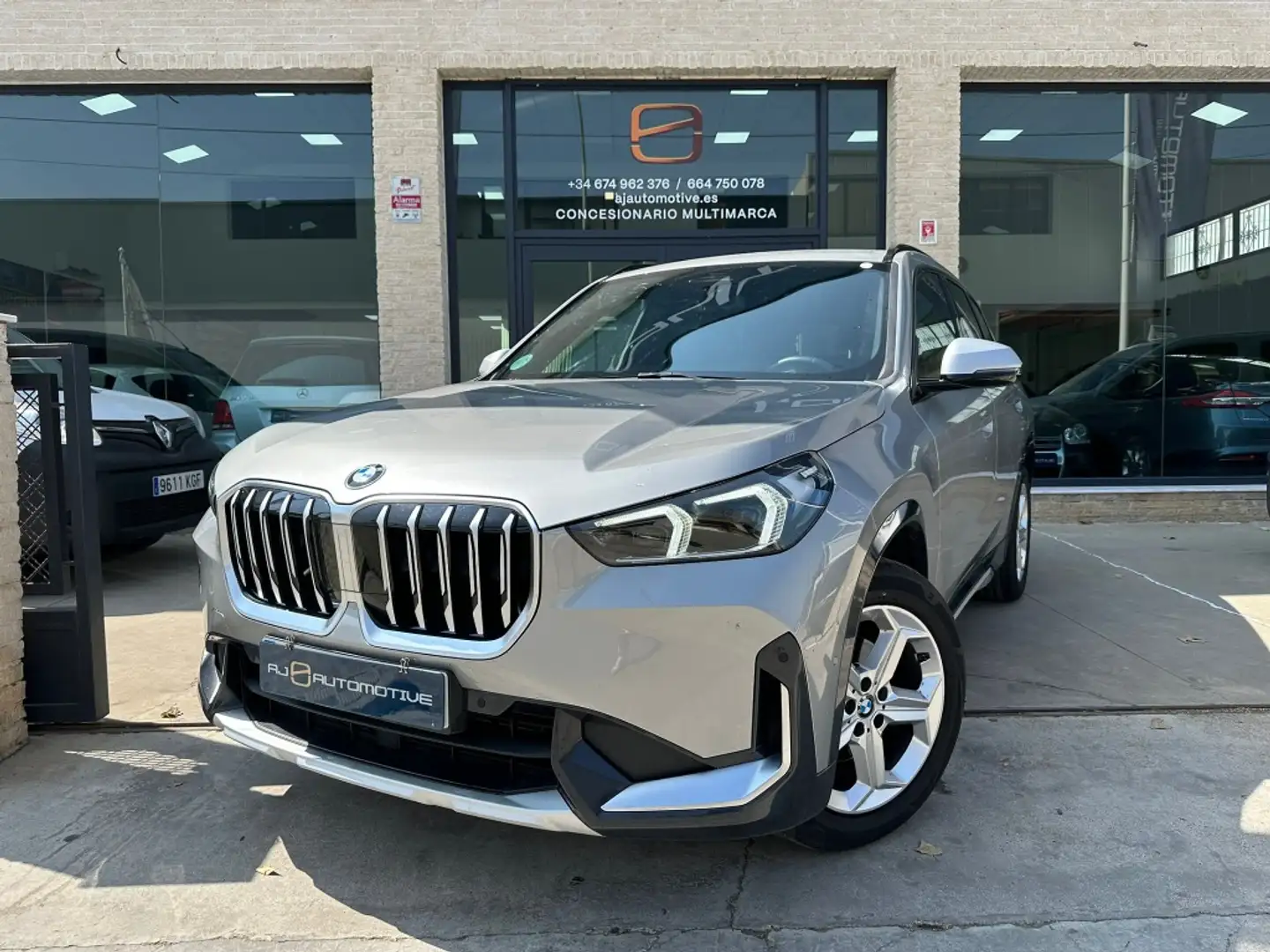 BMW X1 sDrive 18dA Grijs - 1