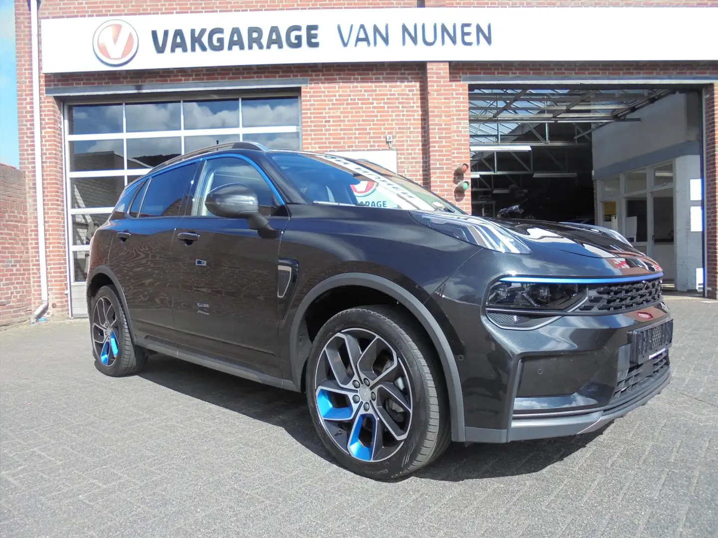 Lynk & Co 01 1.5TD 261pk PHEV 7DCTH||INCL.Trekhaak||Rijklaar|| Zwart - 1